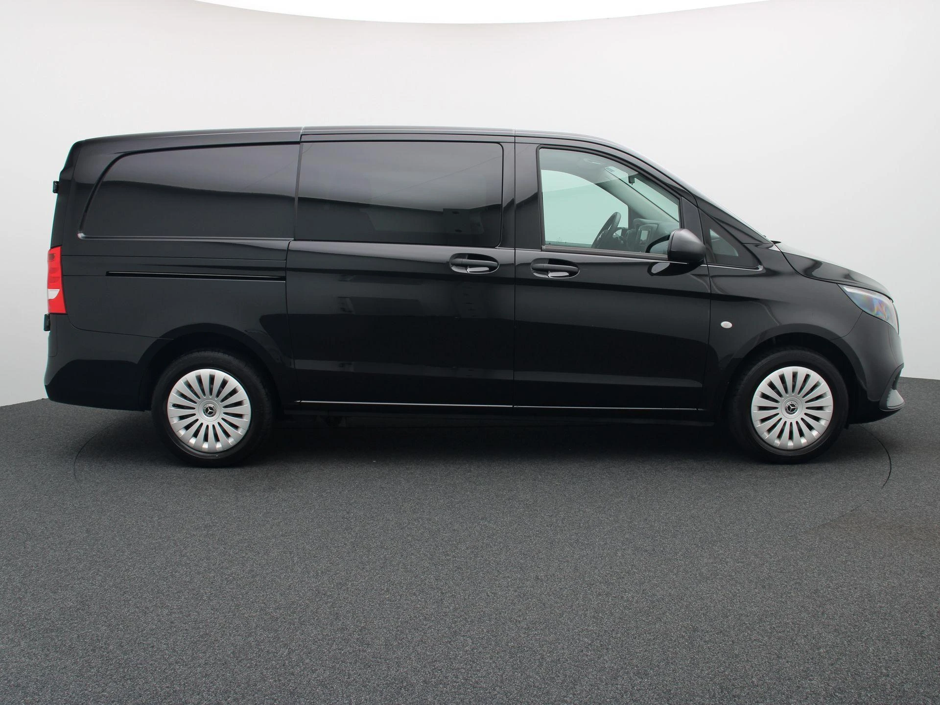 Mercedes-Benz-Vito-image-5
