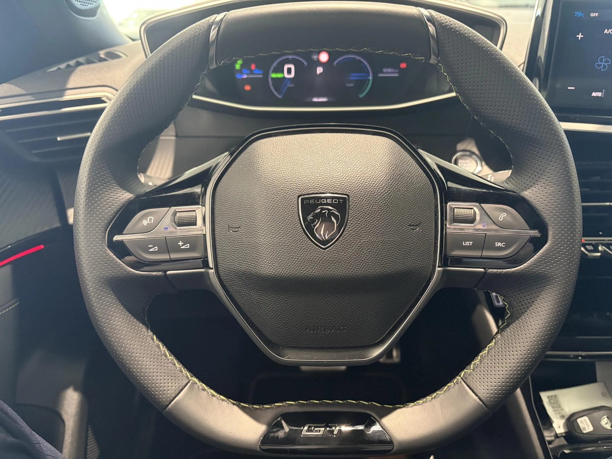 Peugeot-e-2008-image-15