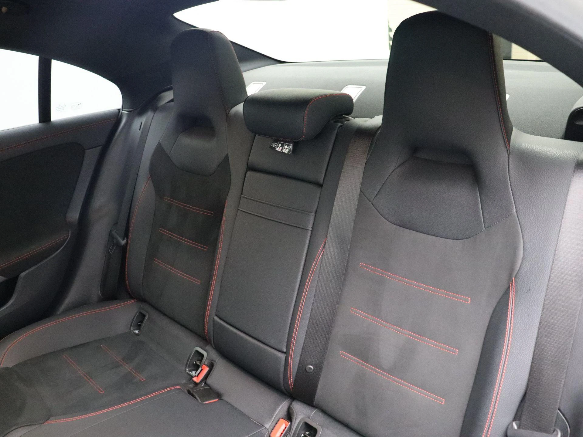 Mercedes-Benz-CLA-image-21
