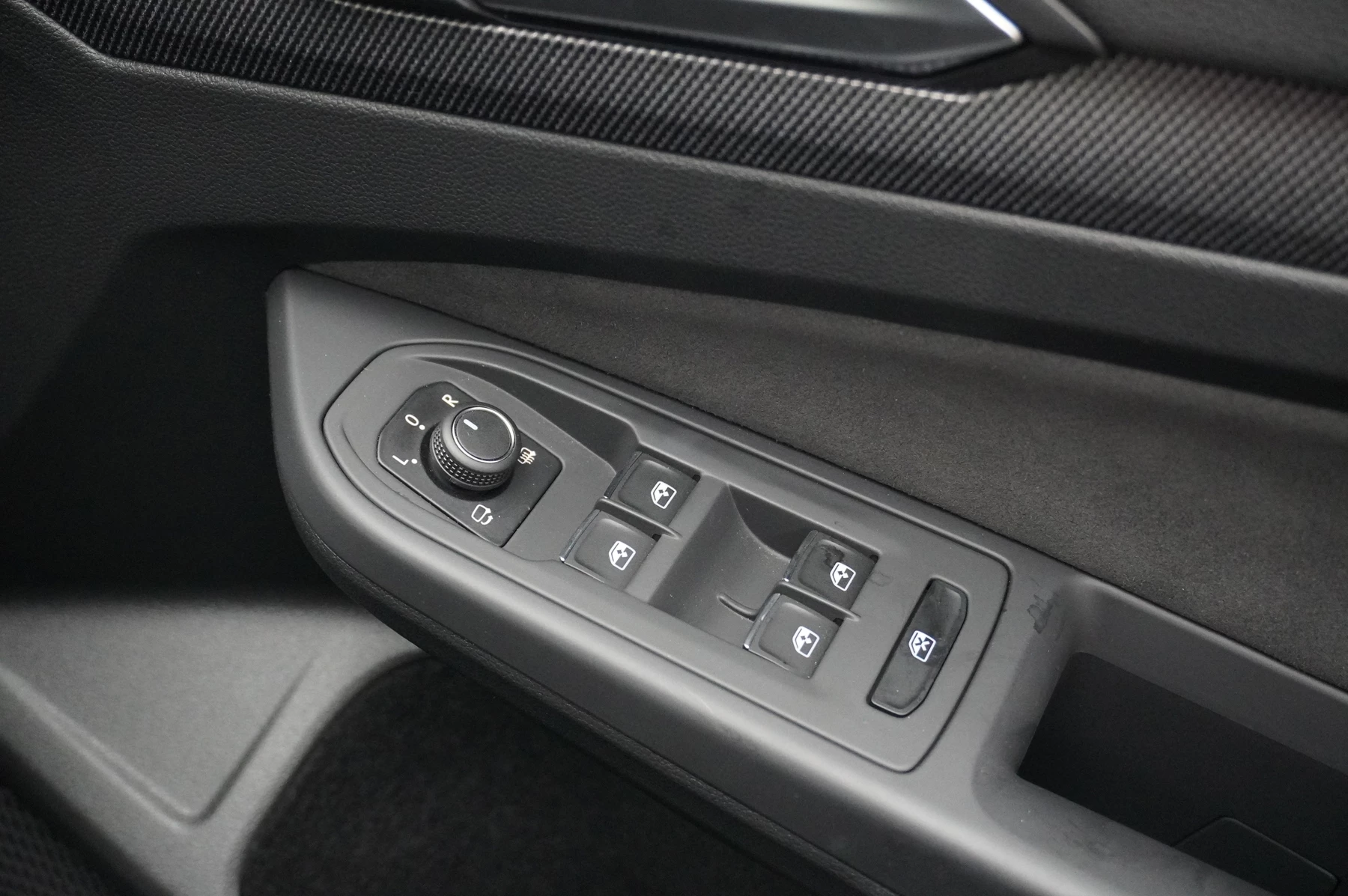 Volkswagen-Golf-image-19