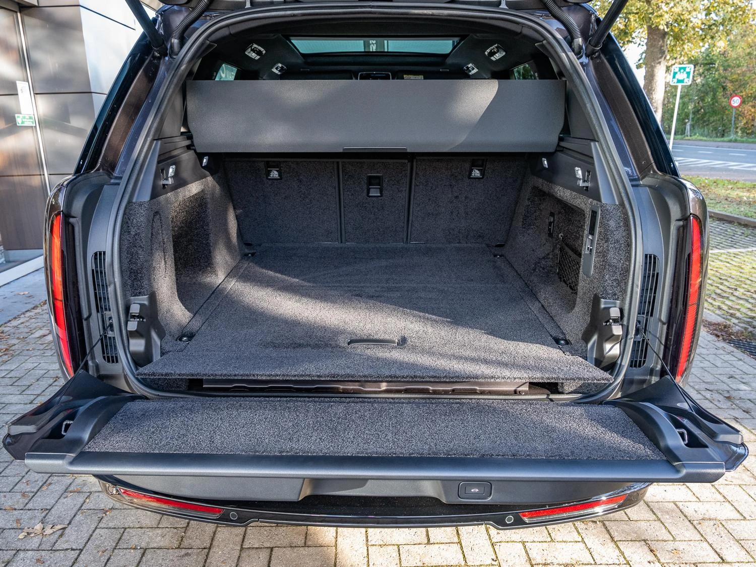 Land Rover-Range Rover-image-22