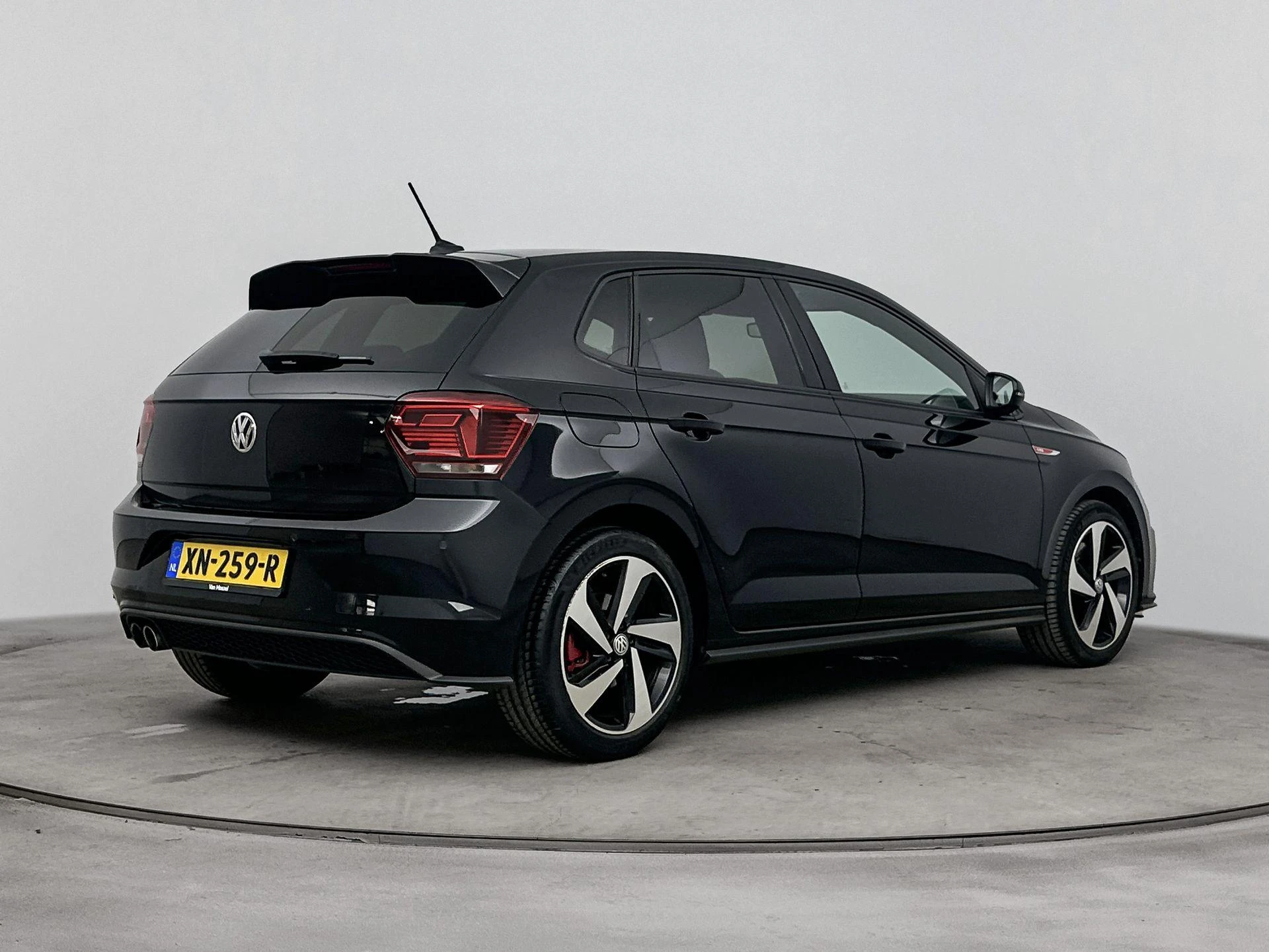 Volkswagen-Polo-image-3