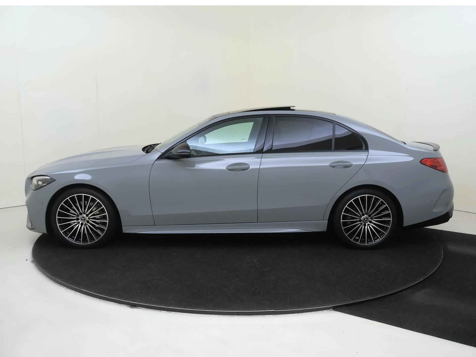 Mercedes-Benz-C-Klasse-image-7