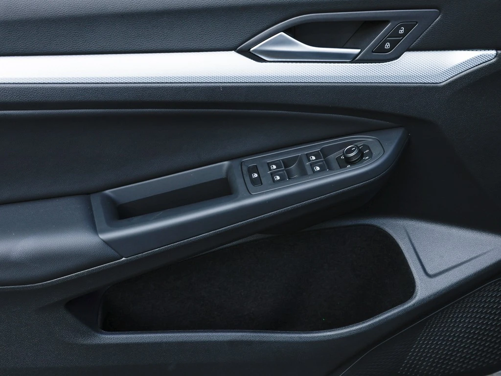 Volkswagen-Golf-image-14