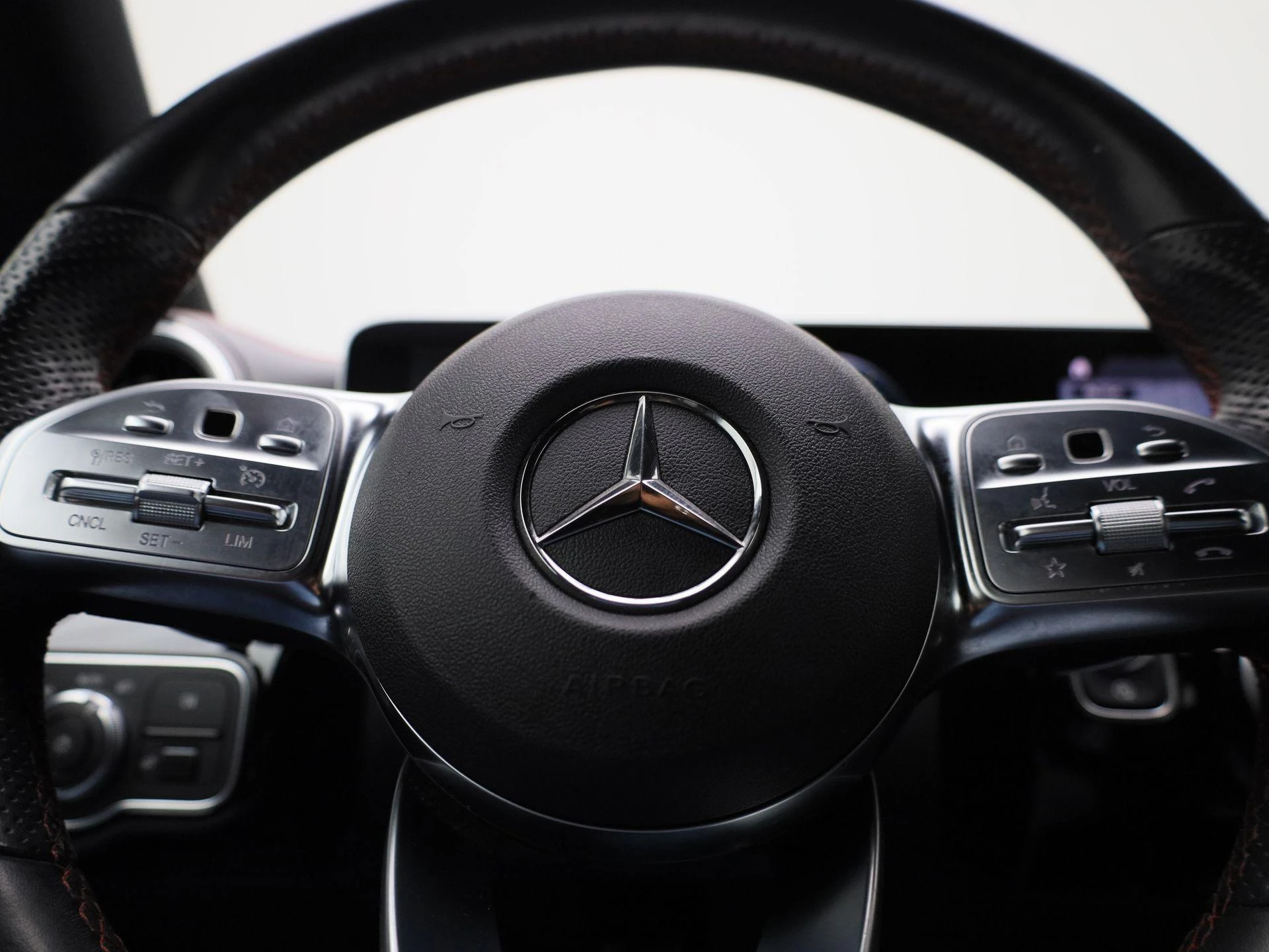 Mercedes-Benz-CLA-image-30