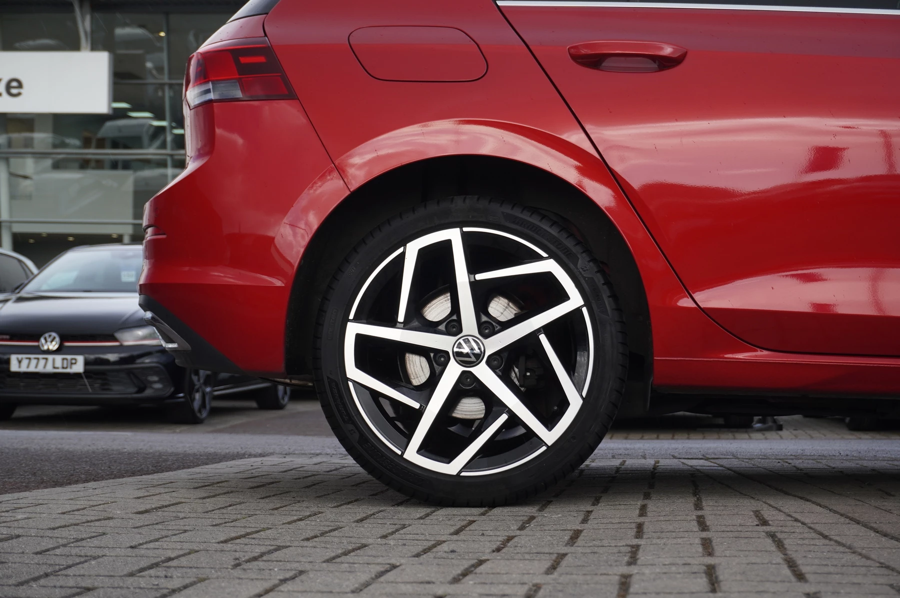 Volkswagen-Golf-image-21