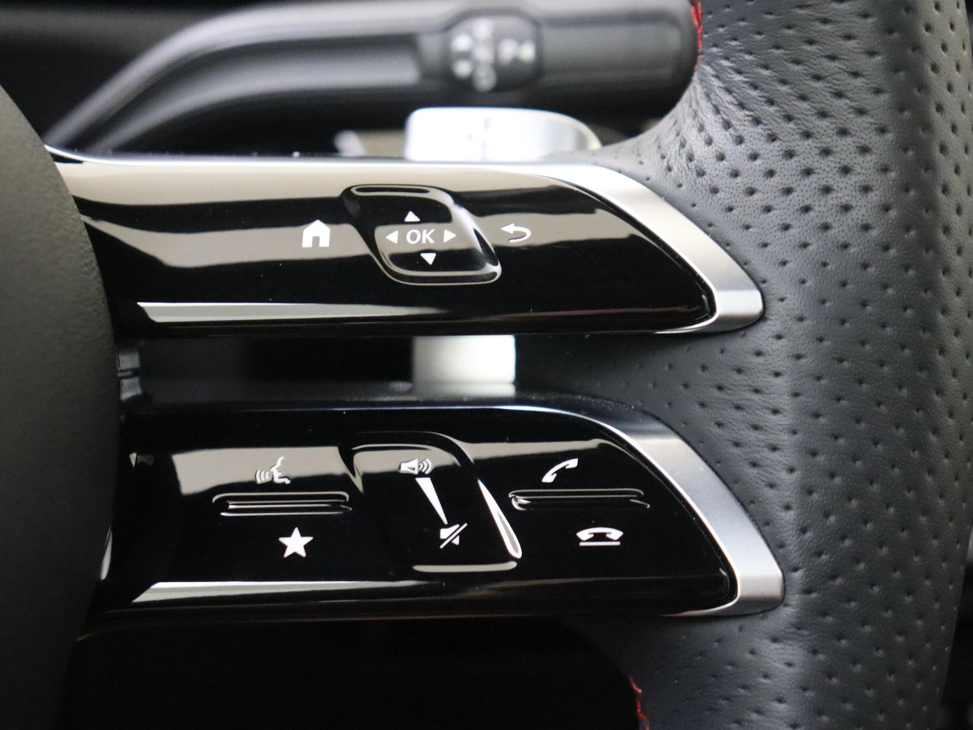 Mercedes-Benz-CLA-image-13