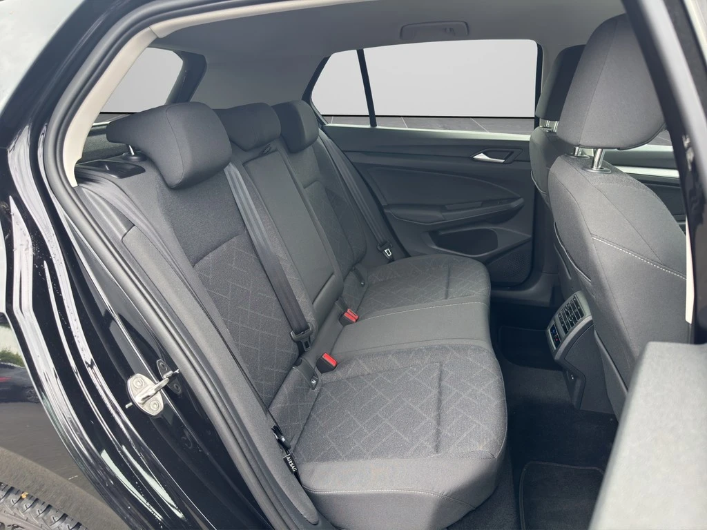 Volkswagen-Golf-image-7