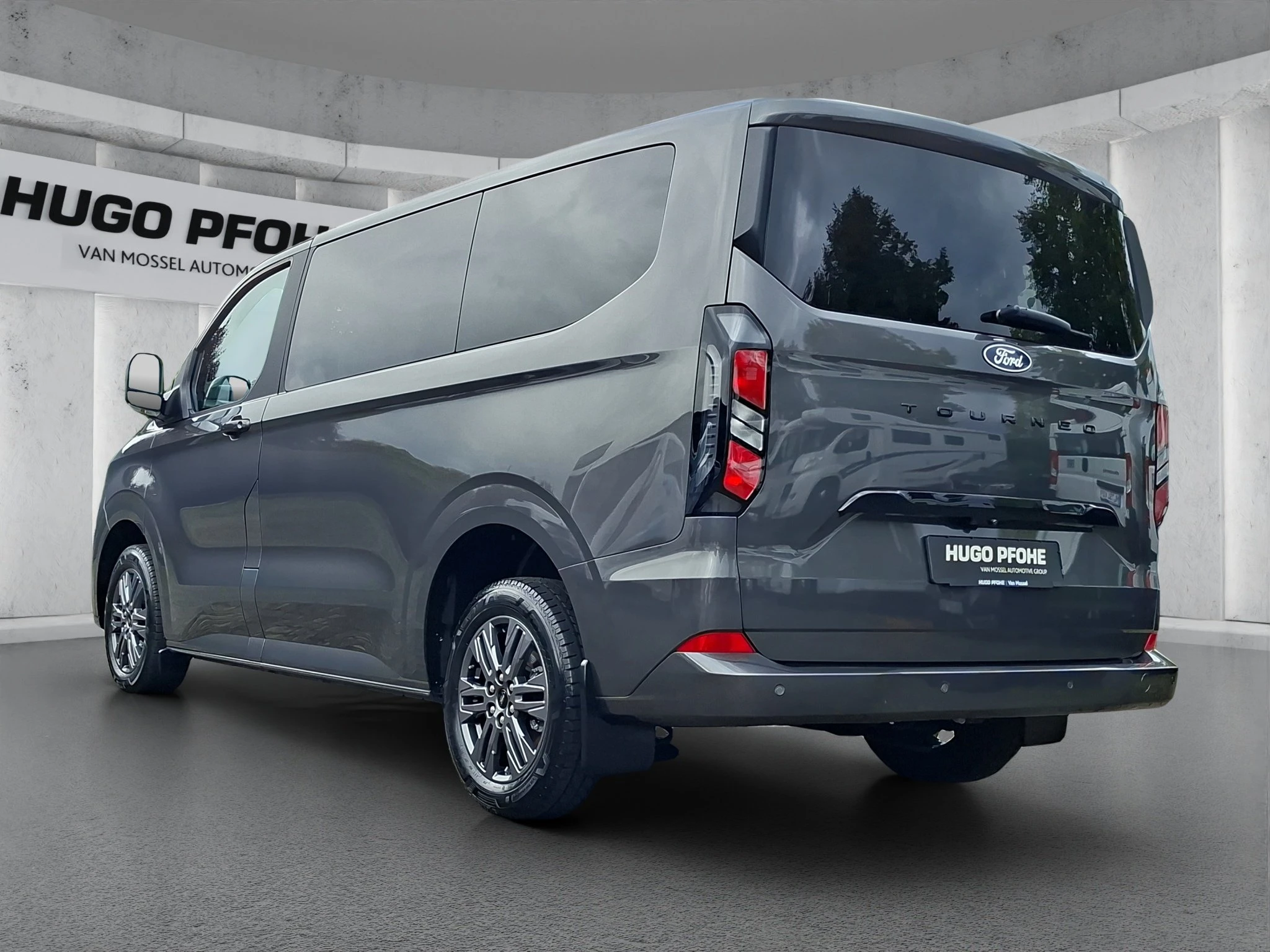 Ford-Tourneo Custom-image-2