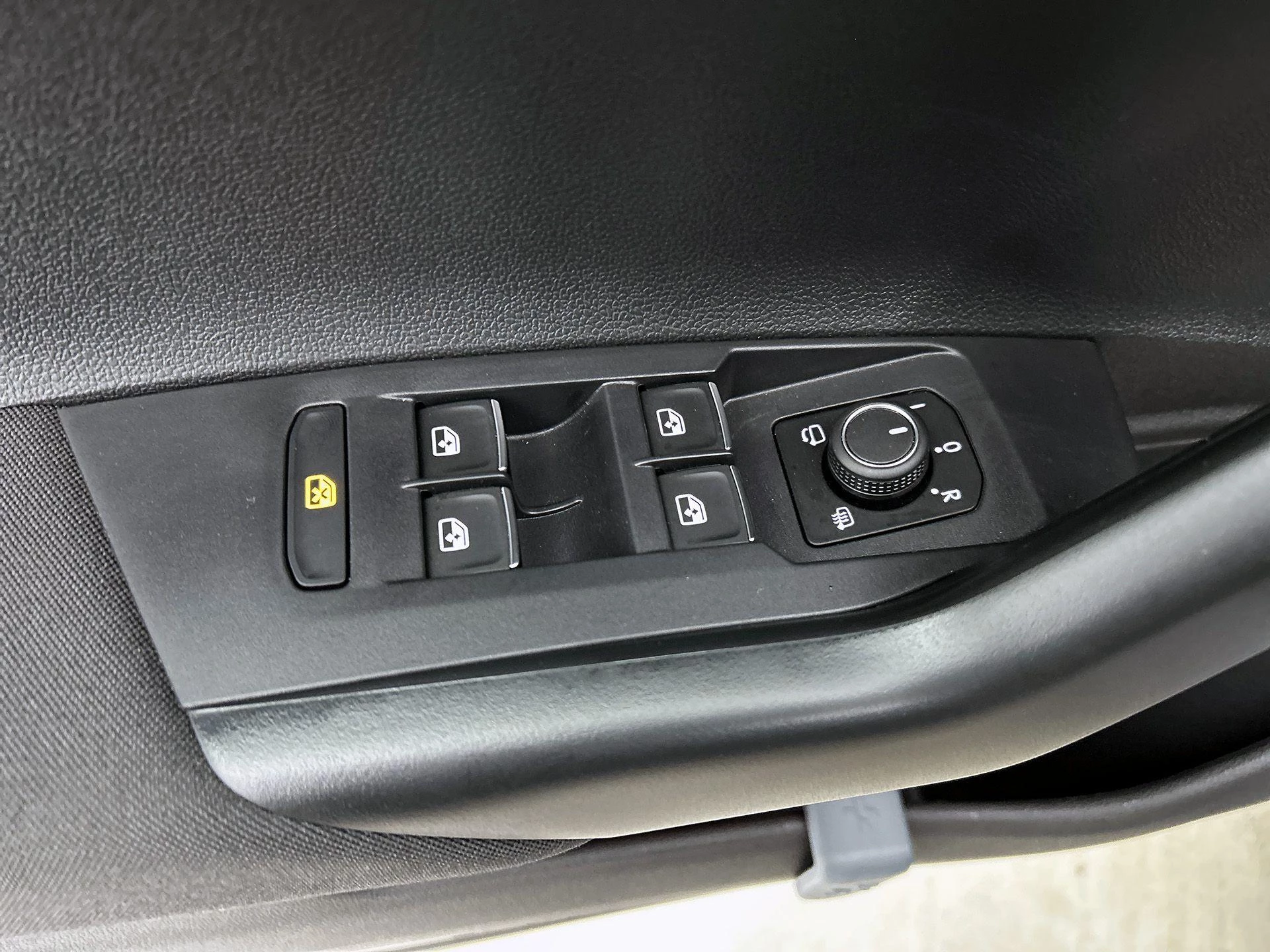 Volkswagen-Polo-image-36