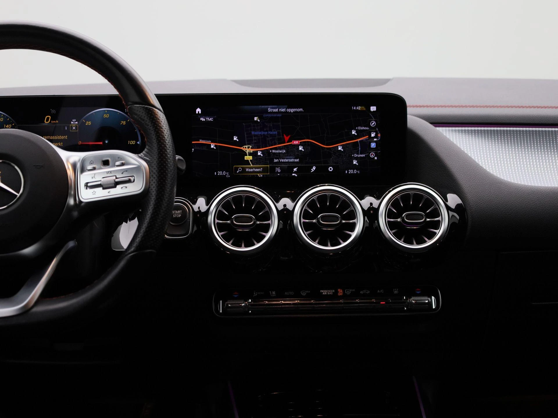Mercedes-Benz-EQA-image-8