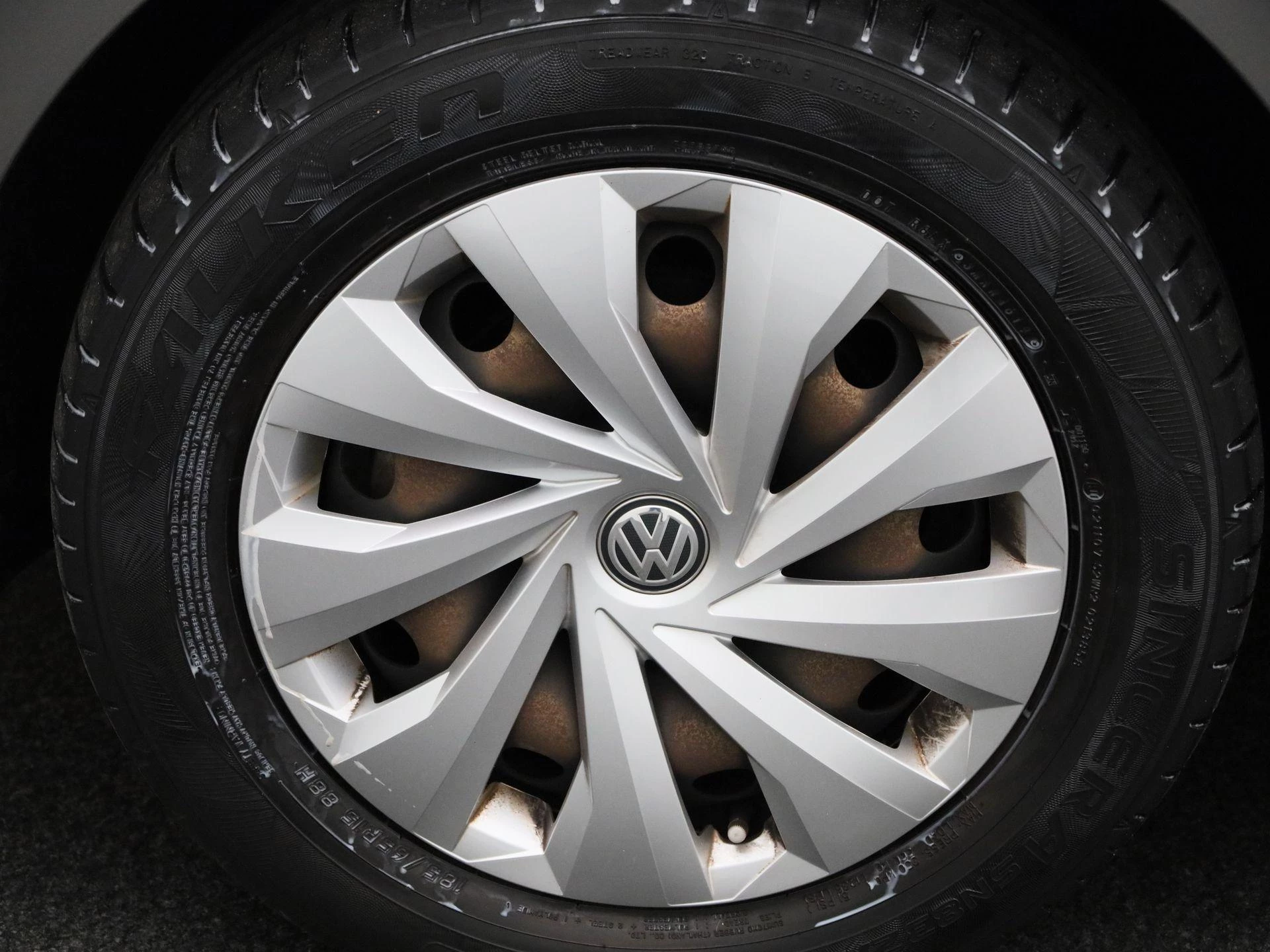 Volkswagen-Polo-image-12