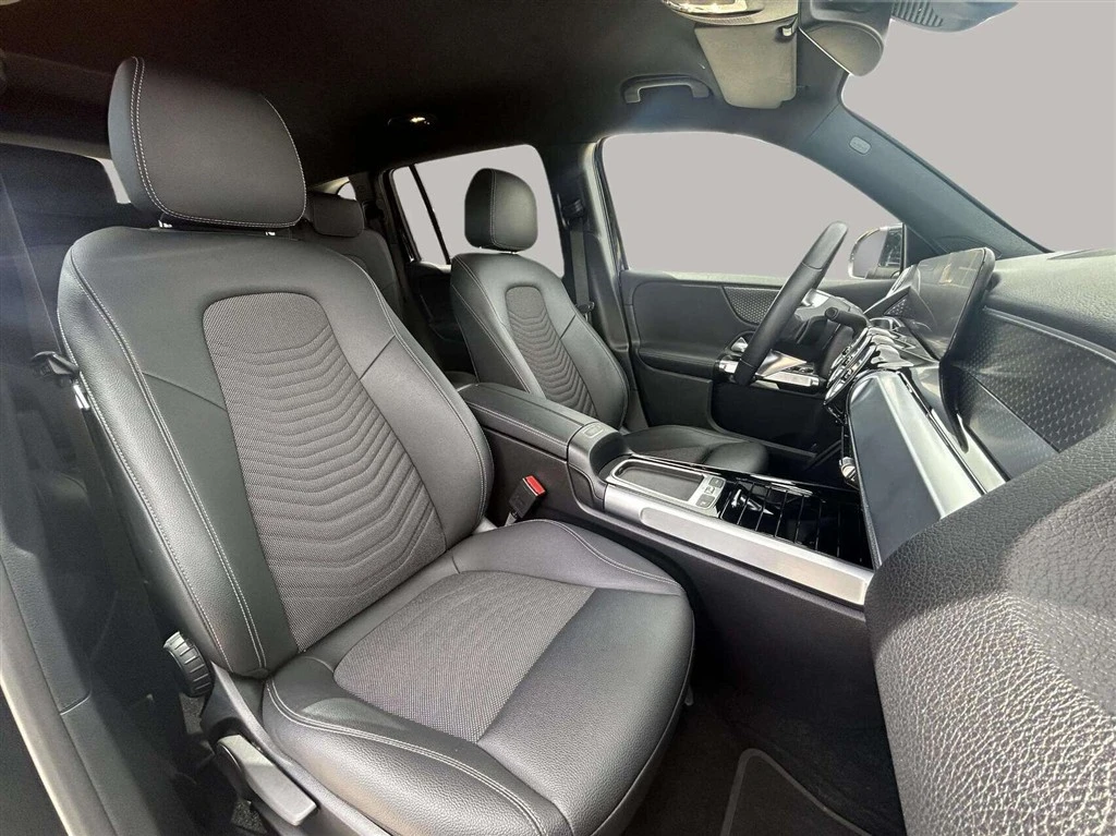 Mercedes-Benz-EQB-image-17