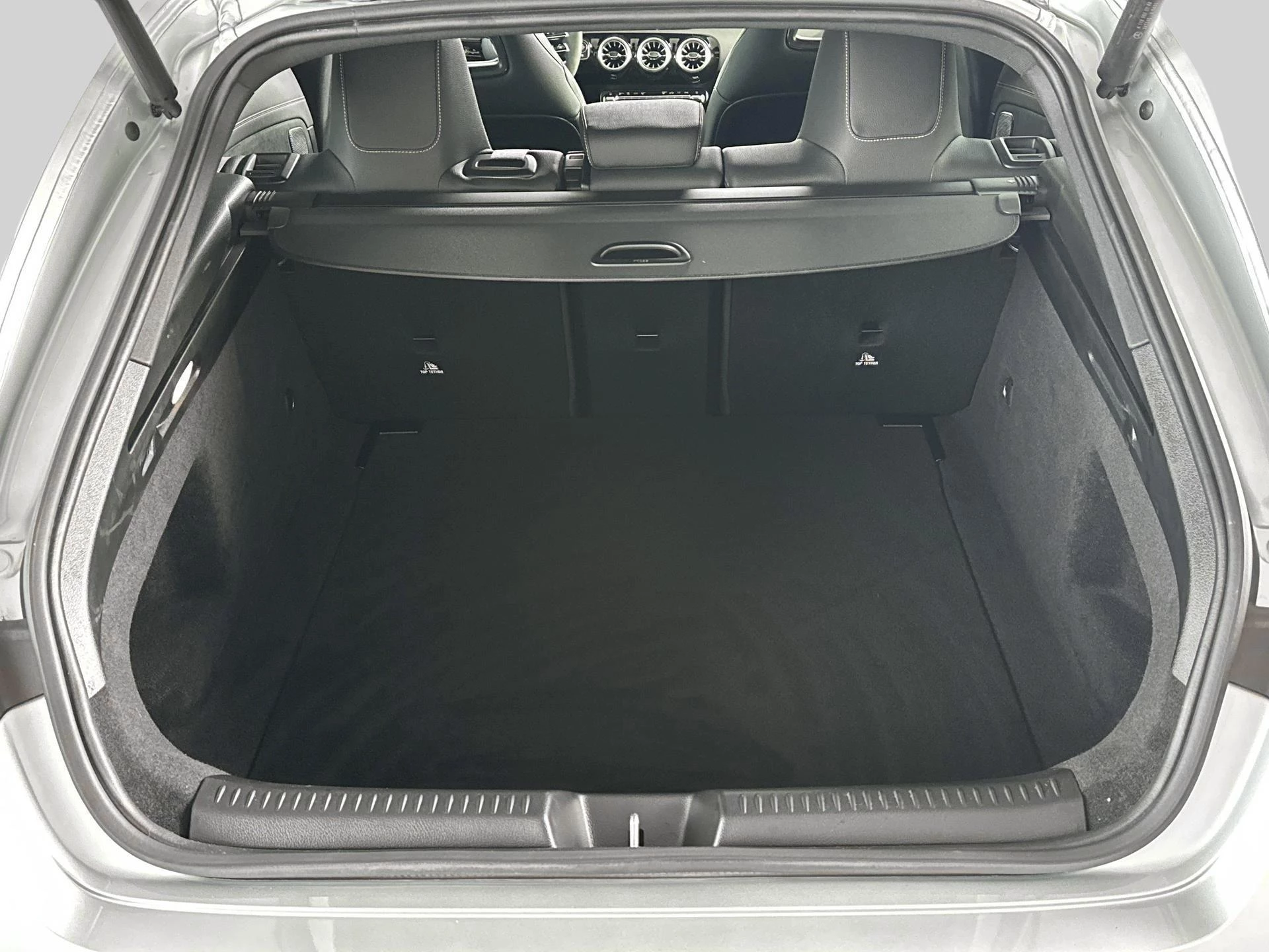 Mercedes-Benz-CLA-image-8