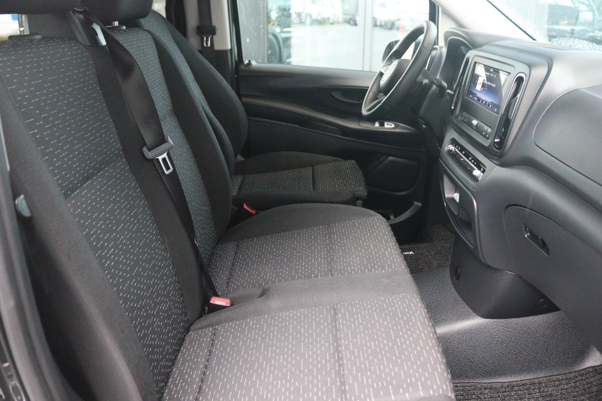 Mercedes-Benz-Vito-image-5