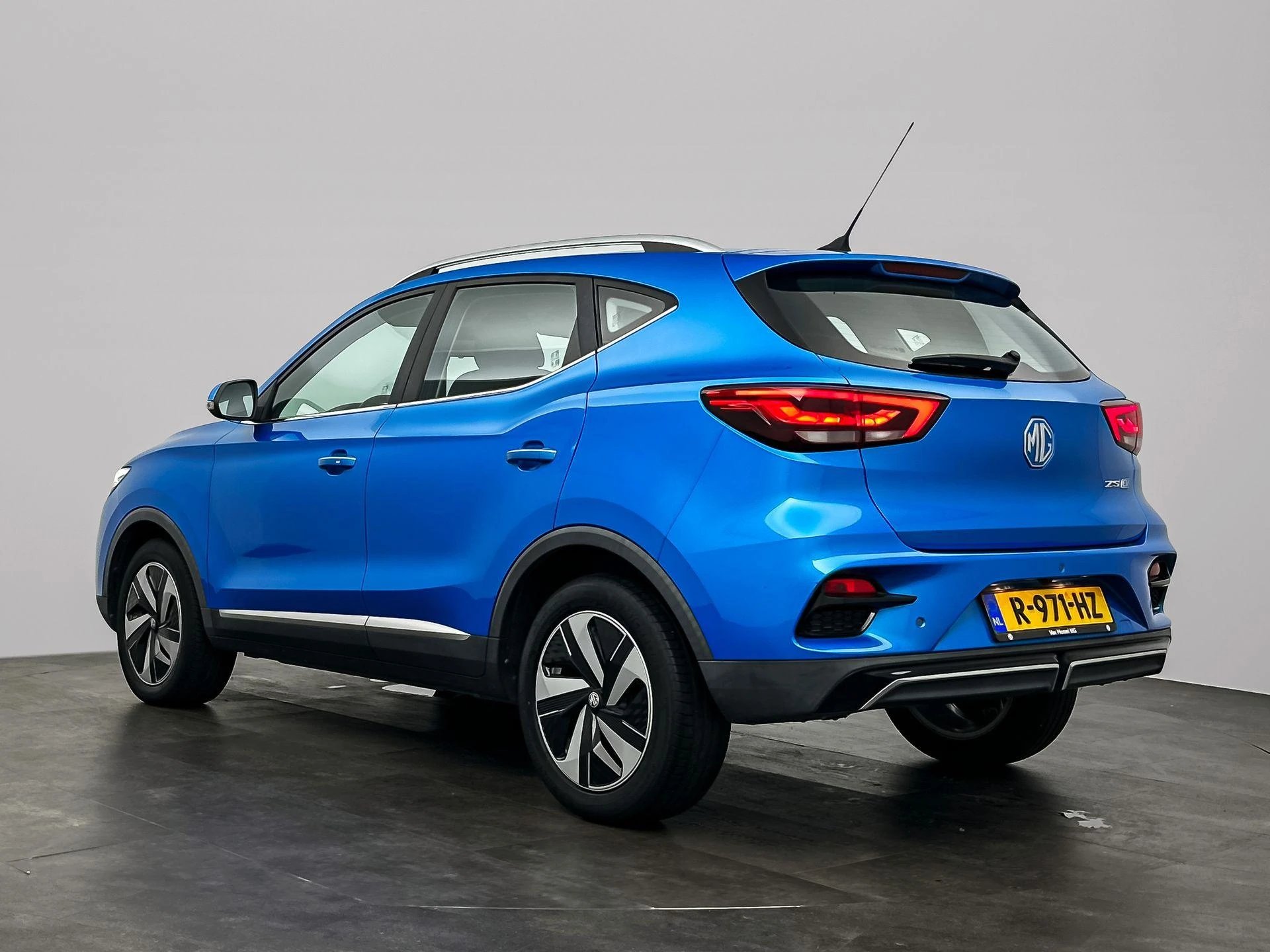 MG-ZS EV-image-2