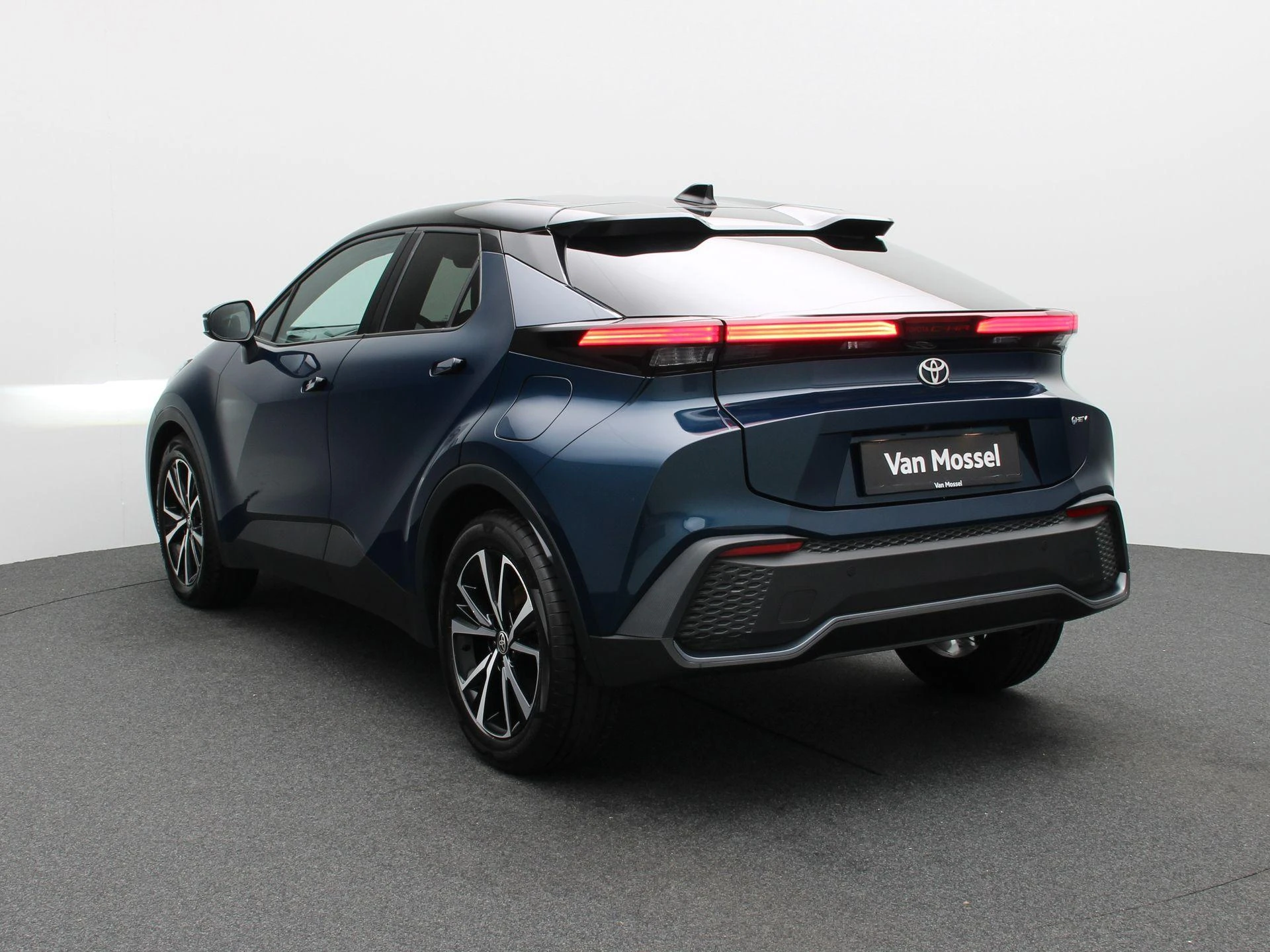 Toyota-C-HR-image-1
