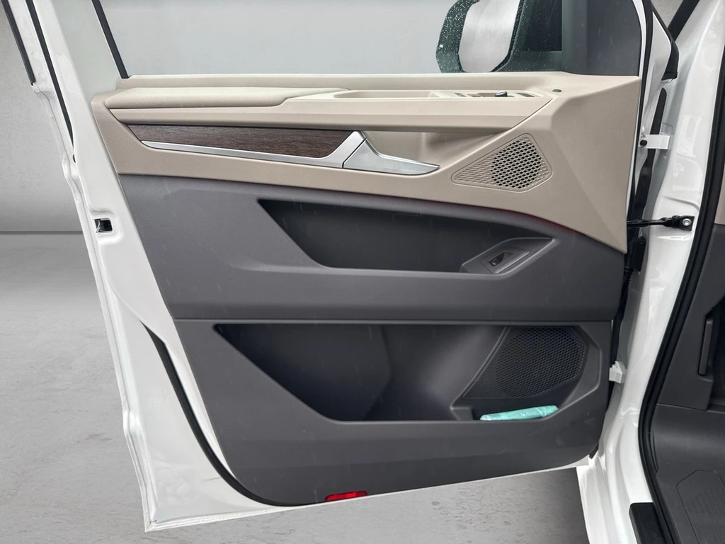 Volkswagen-Multivan-image-5