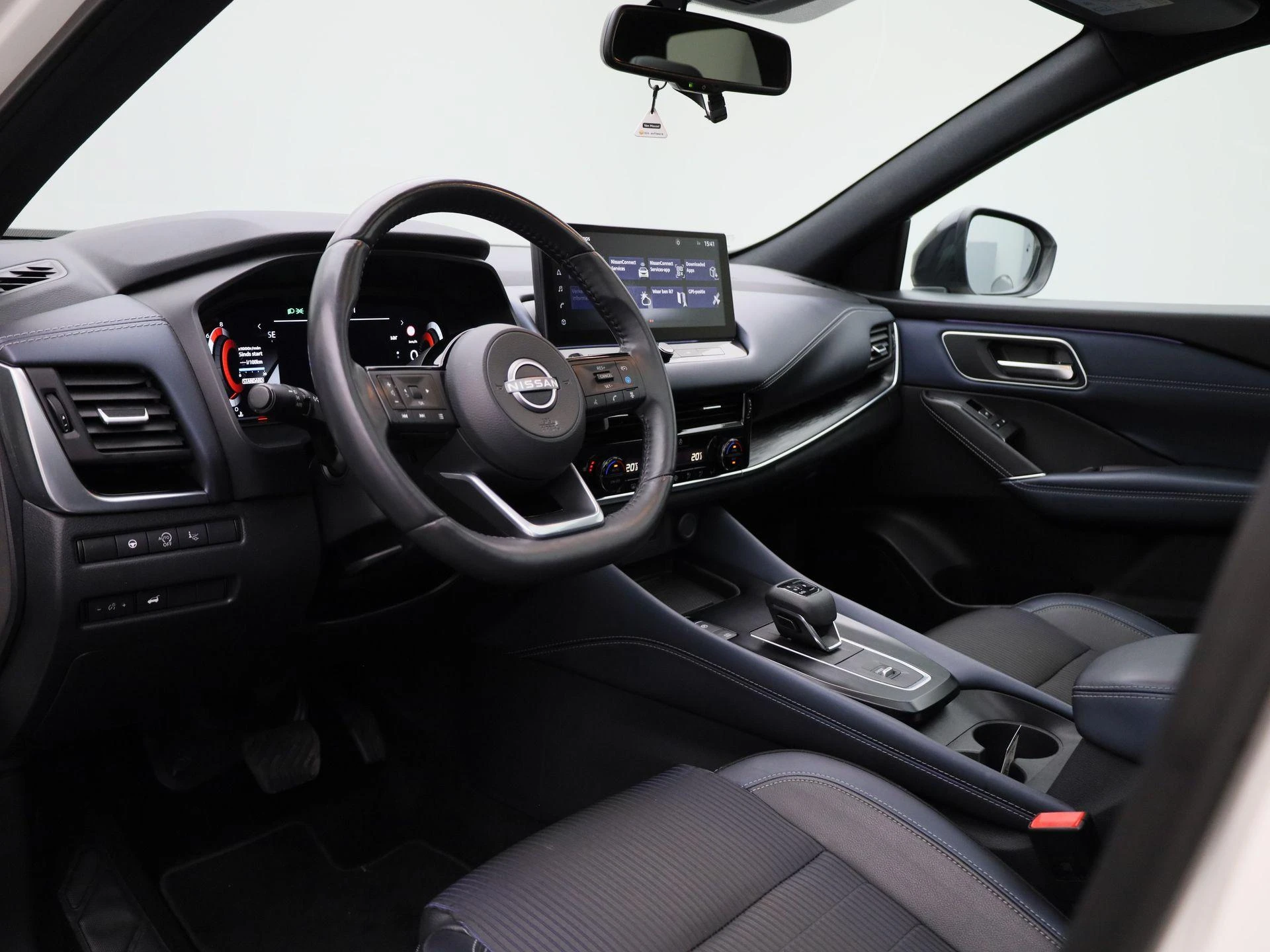 Nissan-QASHQAI-image-33