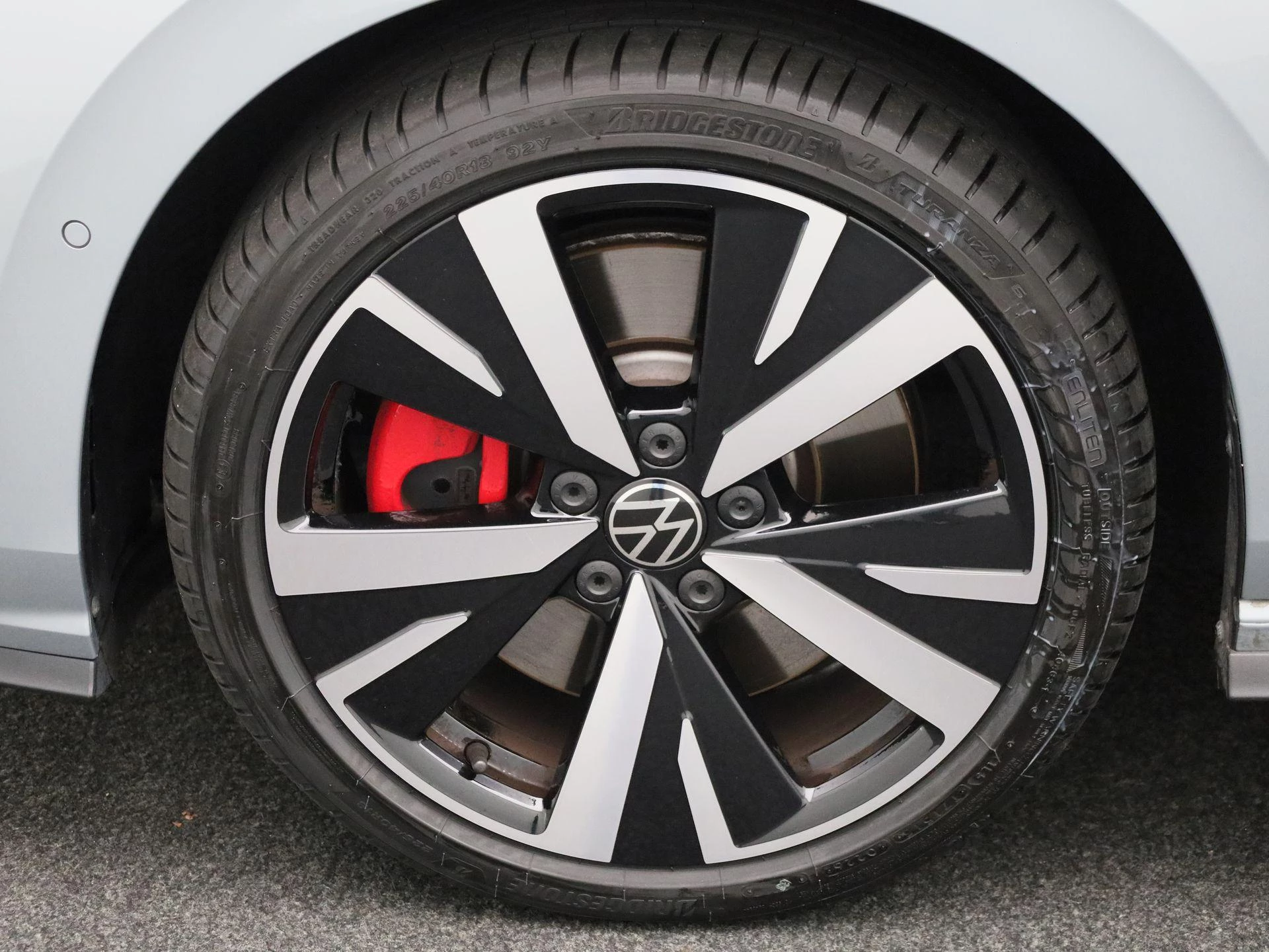 Volkswagen-Golf-image-12