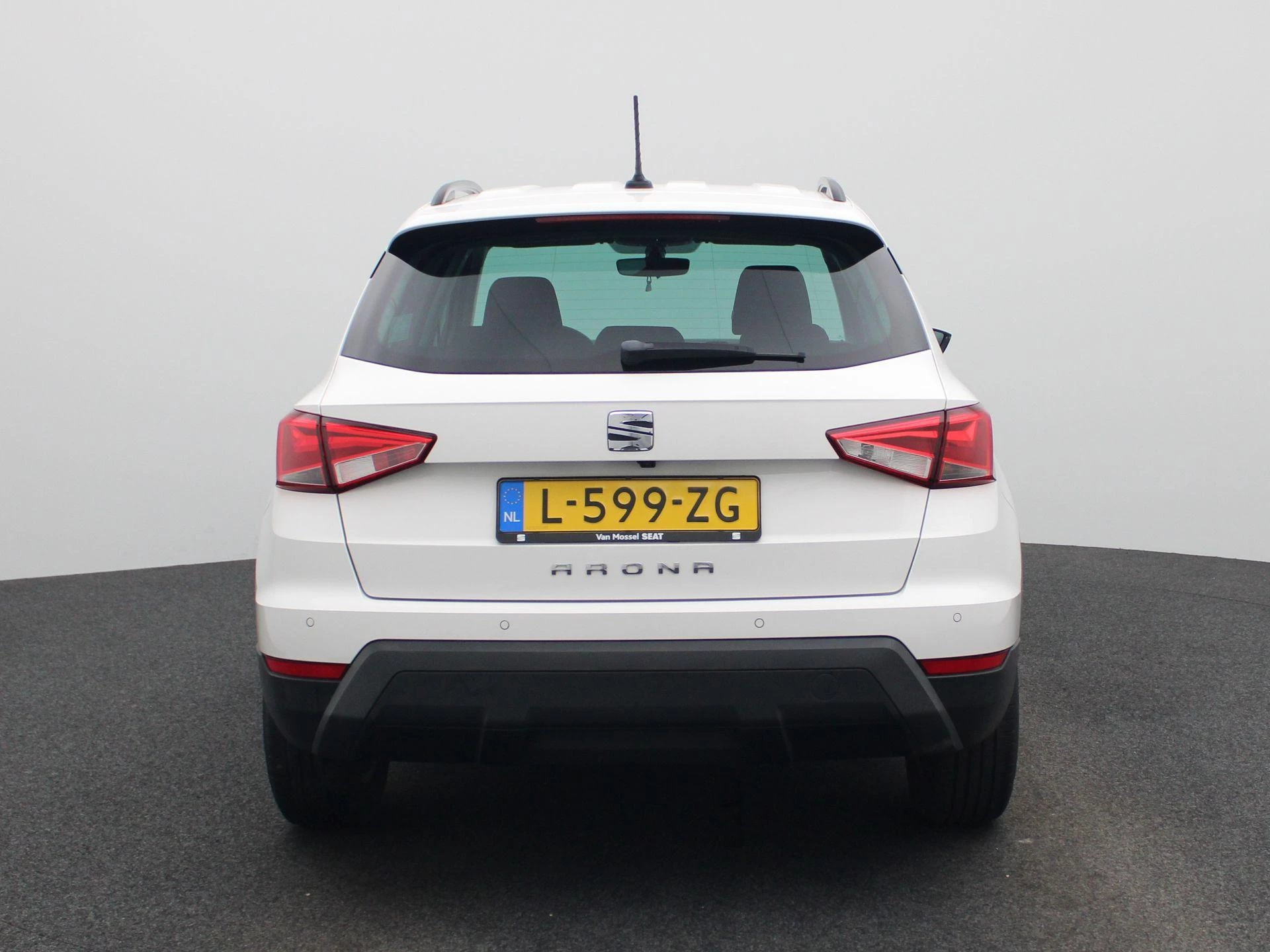 SEAT-Arona-image-4