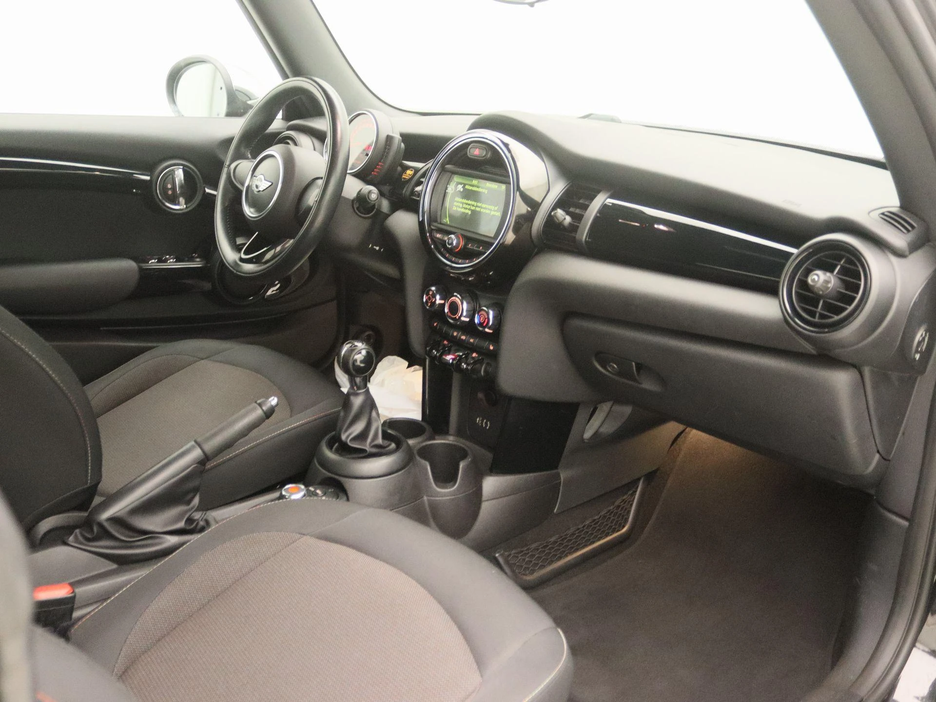 MINI-One Cabrio-image-19