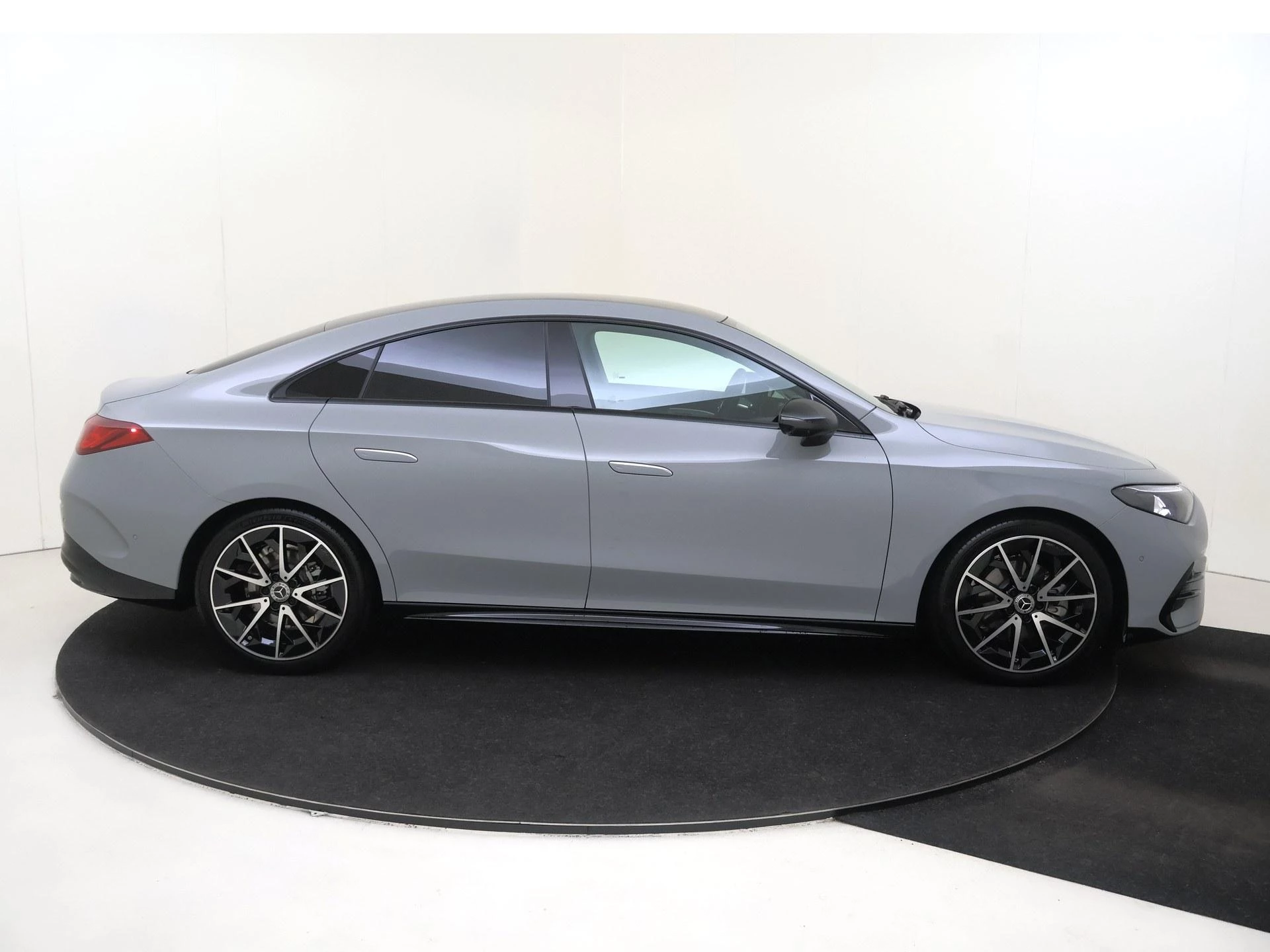 Mercedes-Benz-CLA-image-5