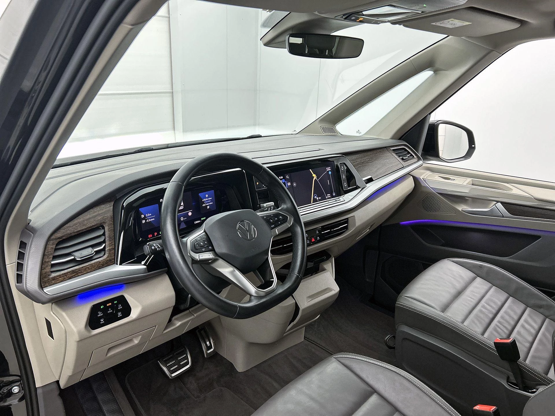 Volkswagen-Multivan-image-23