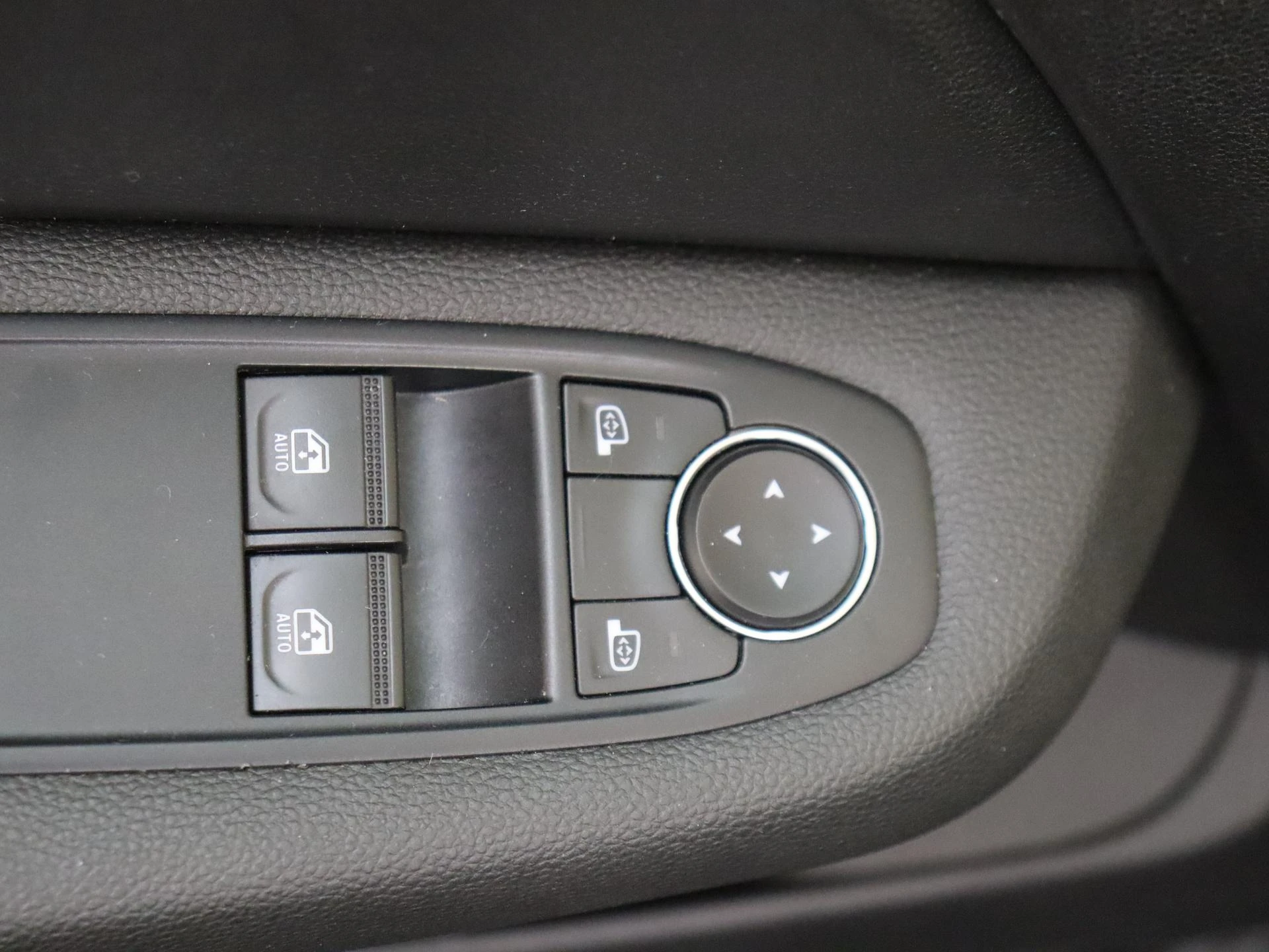 Renault-Clio-image-22