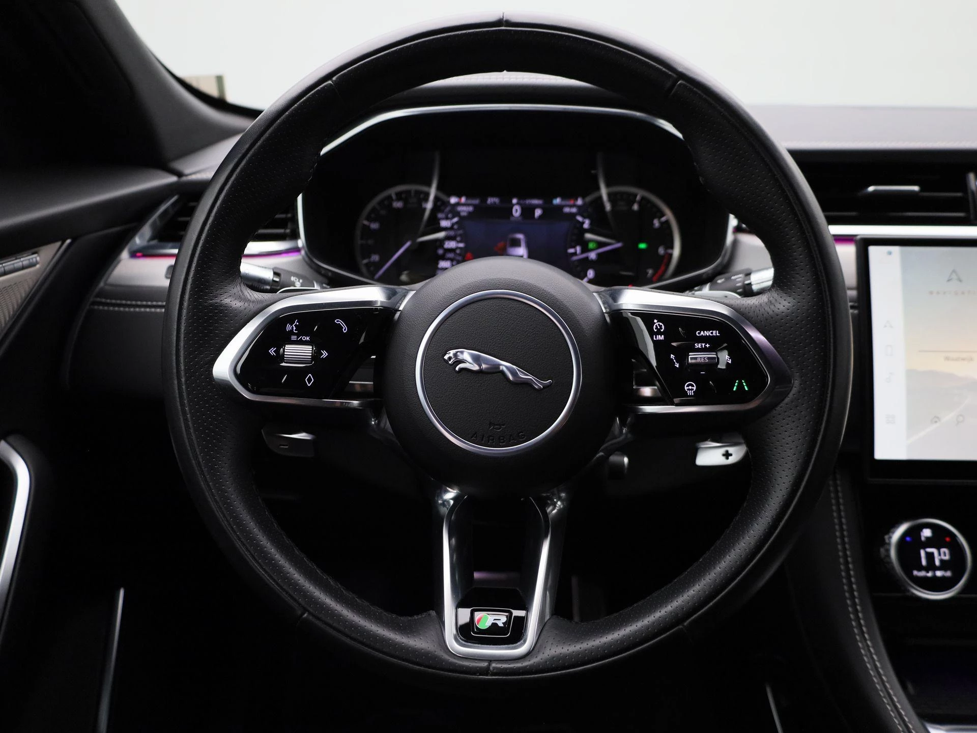 Jaguar F-PACE 2.0 P250 R-Dynamic SE