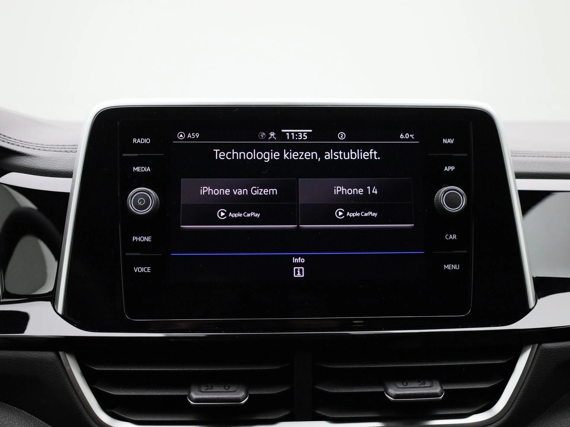 Volkswagen-T-Roc-image-23