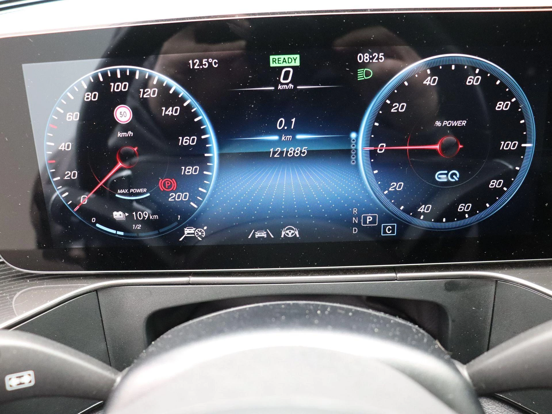 Mercedes-Benz-EQC-image-10