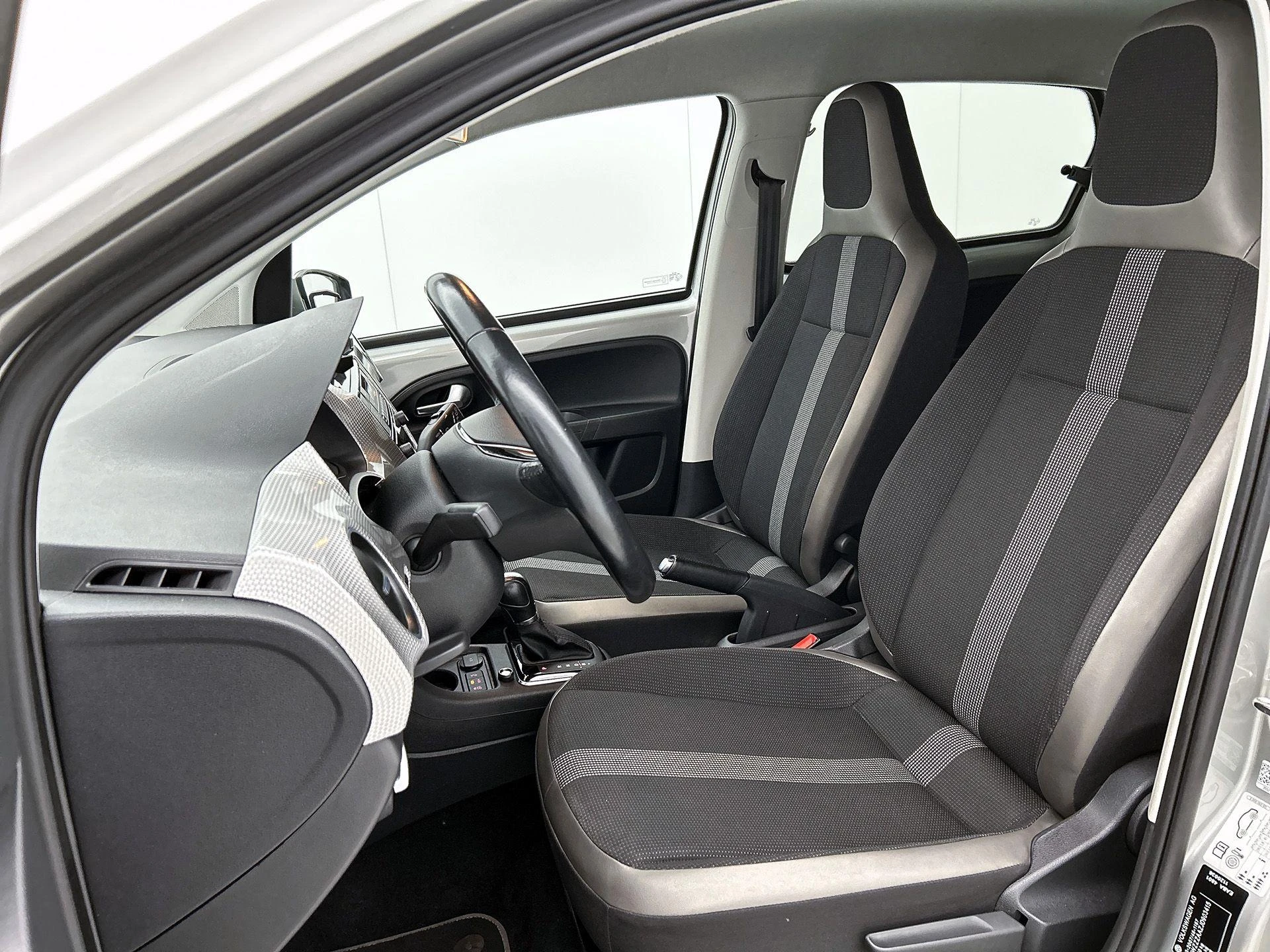Volkswagen-e-up!-image-30