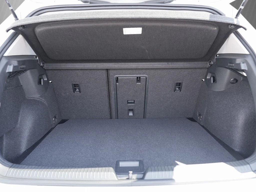 Volkswagen Golf VIII 1.5 TSI Style /Navi/LED/RFK/ACC