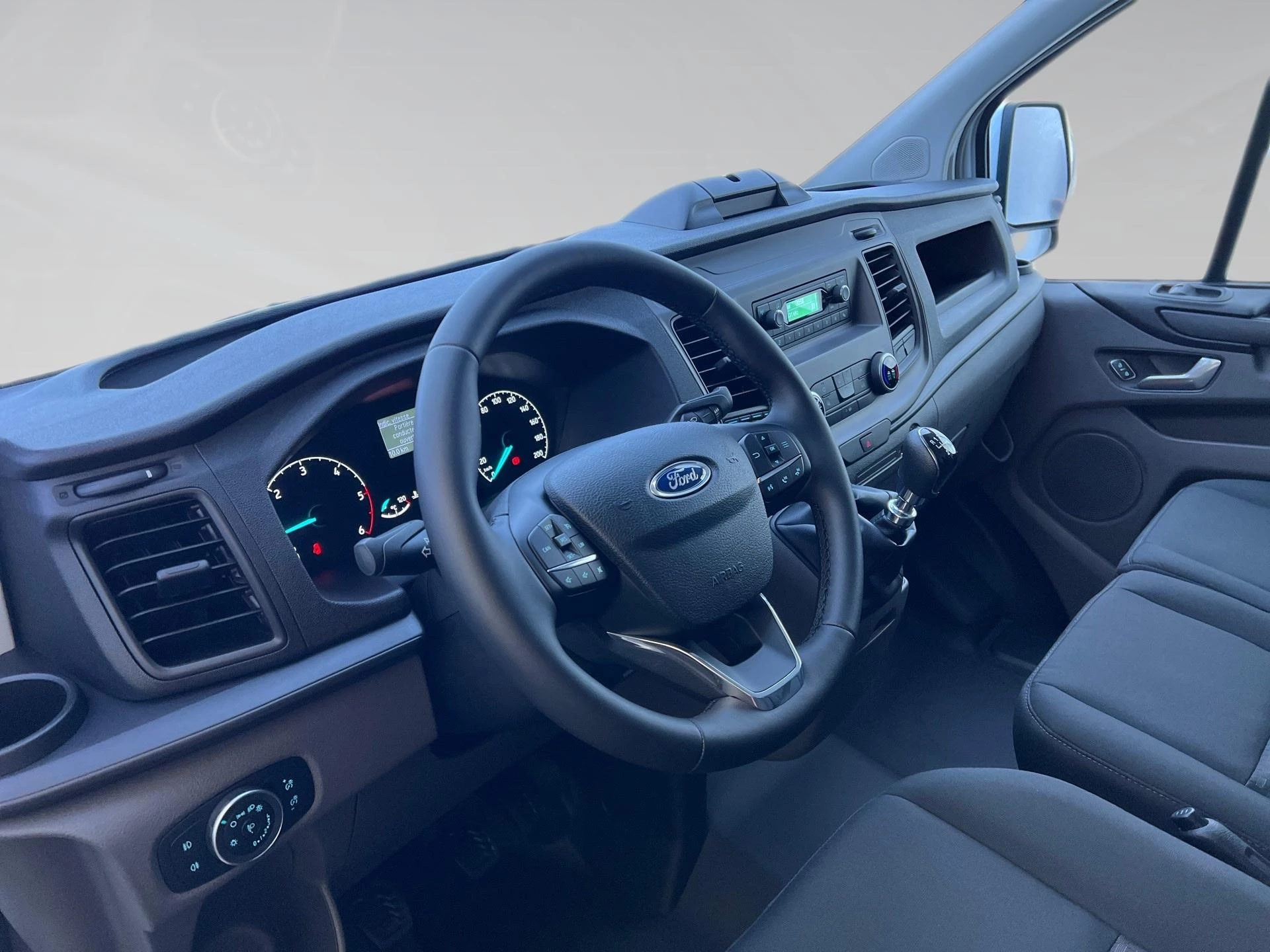 Ford-Transit Custom-image-6