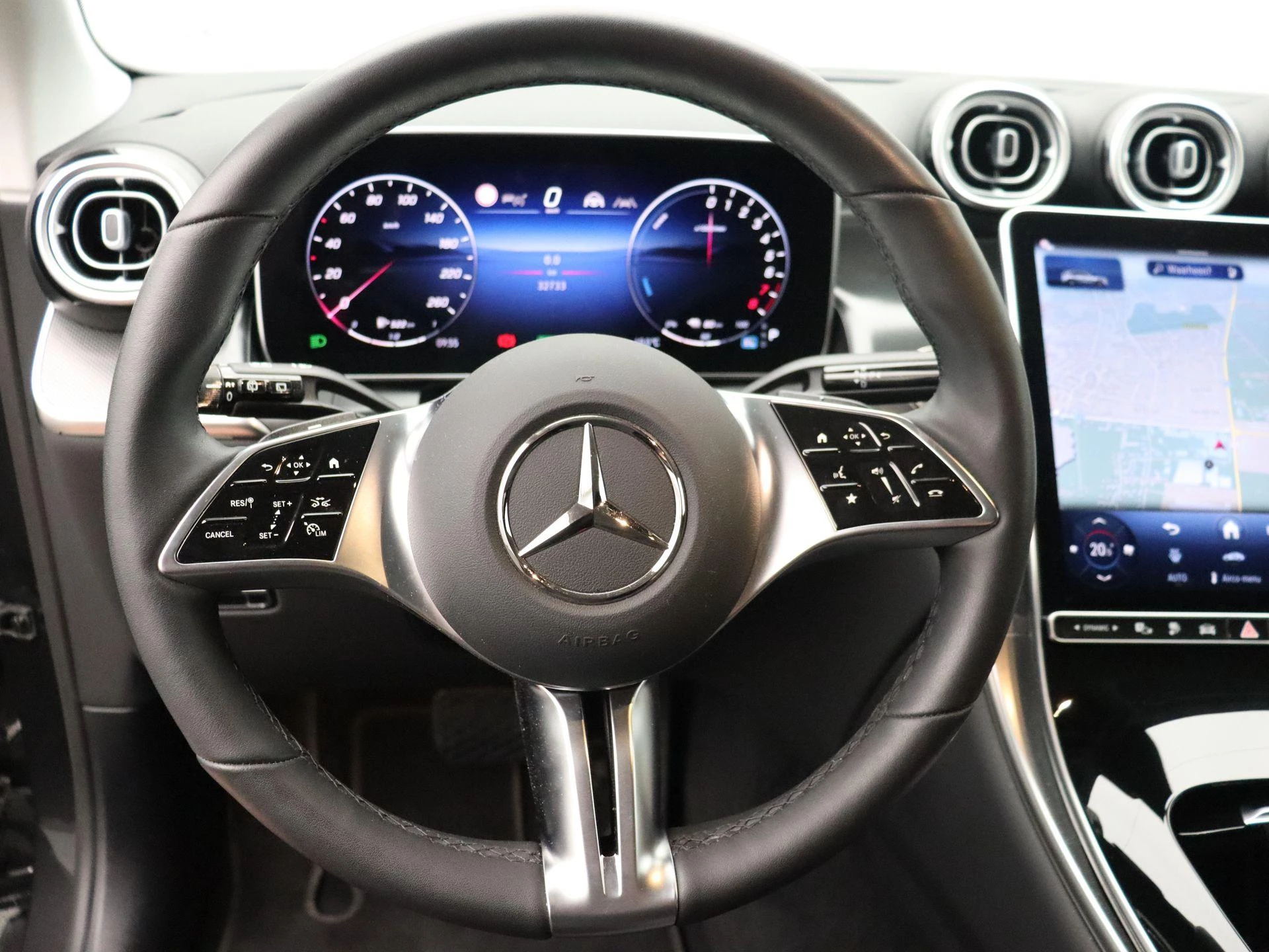Mercedes-Benz GLC 300 e SUV Luxury Line + LEDER + DIGITAL LIGHT + TREKHAAK + 360 CAMERA +