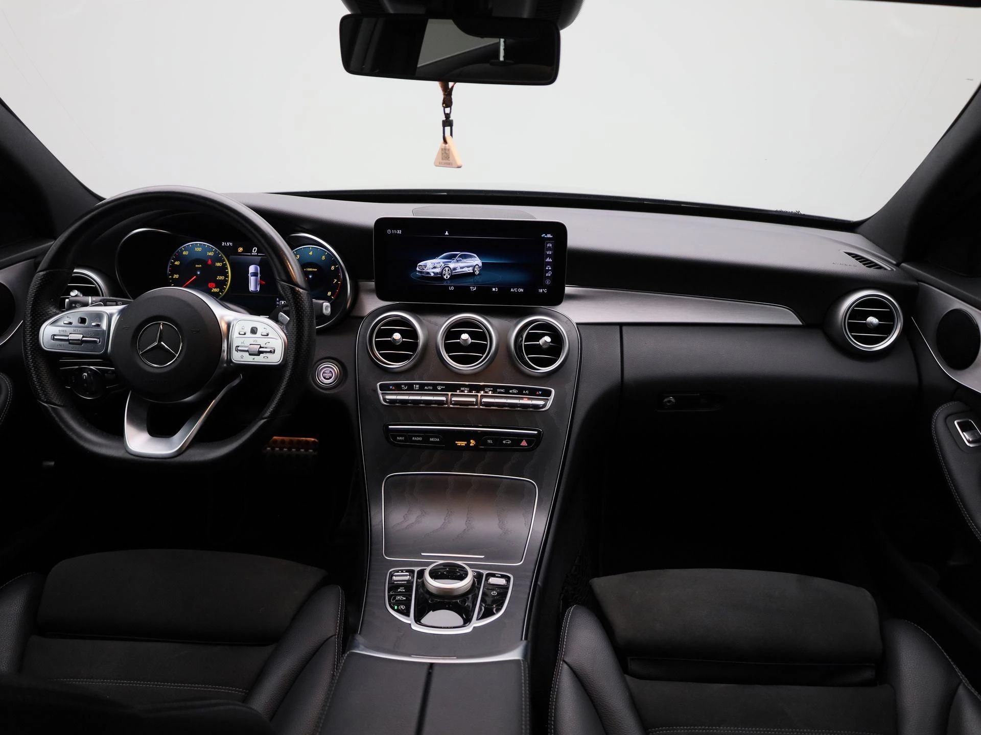 Mercedes-Benz-C-Klasse-image-32
