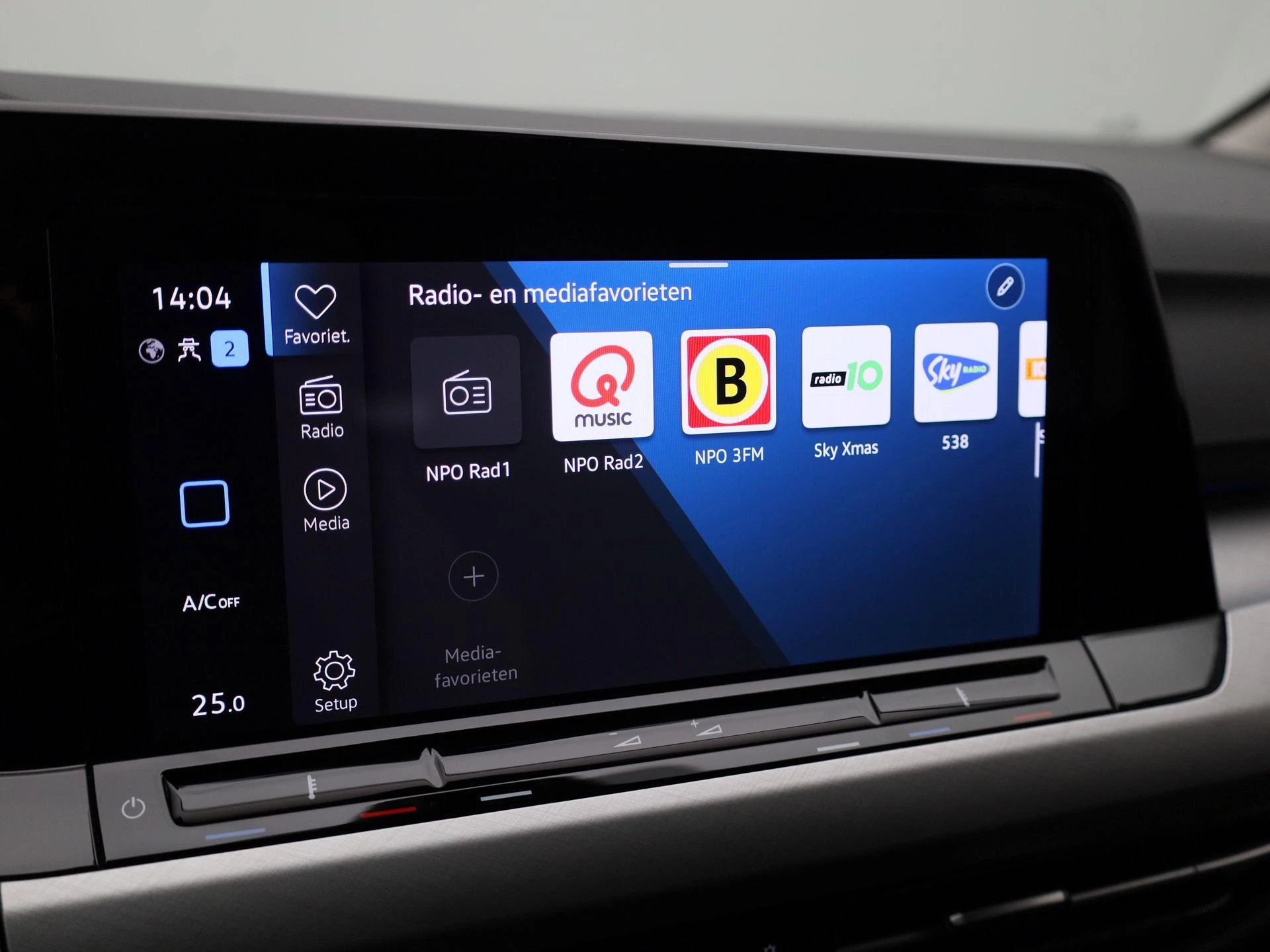 Volkswagen-Golf-image-22