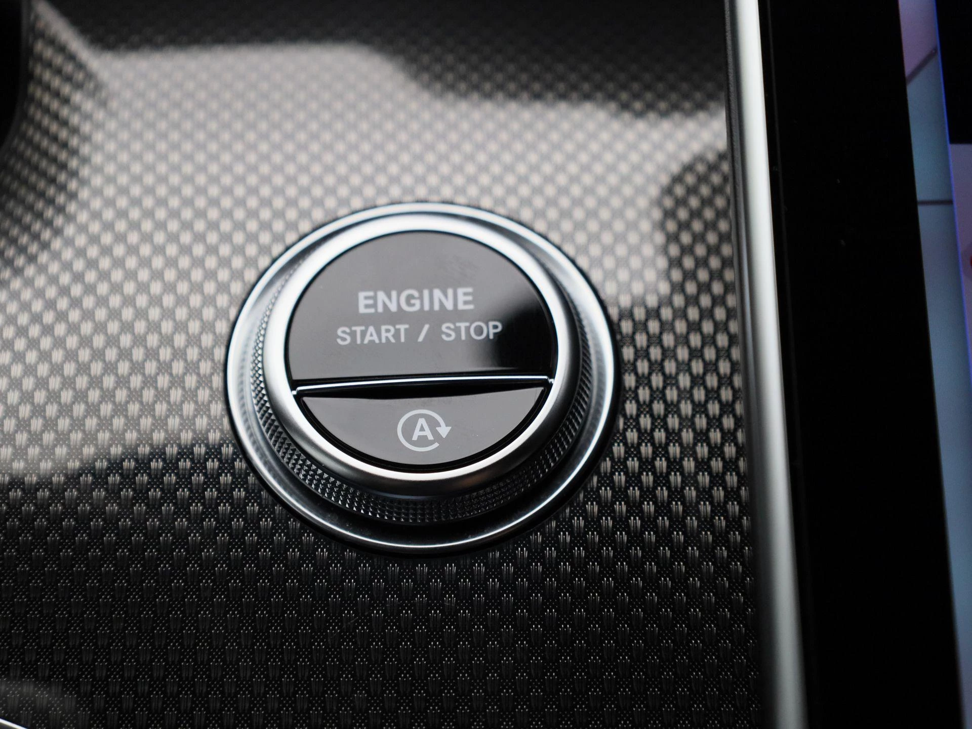 Mercedes-Benz-C-Klasse-image-23