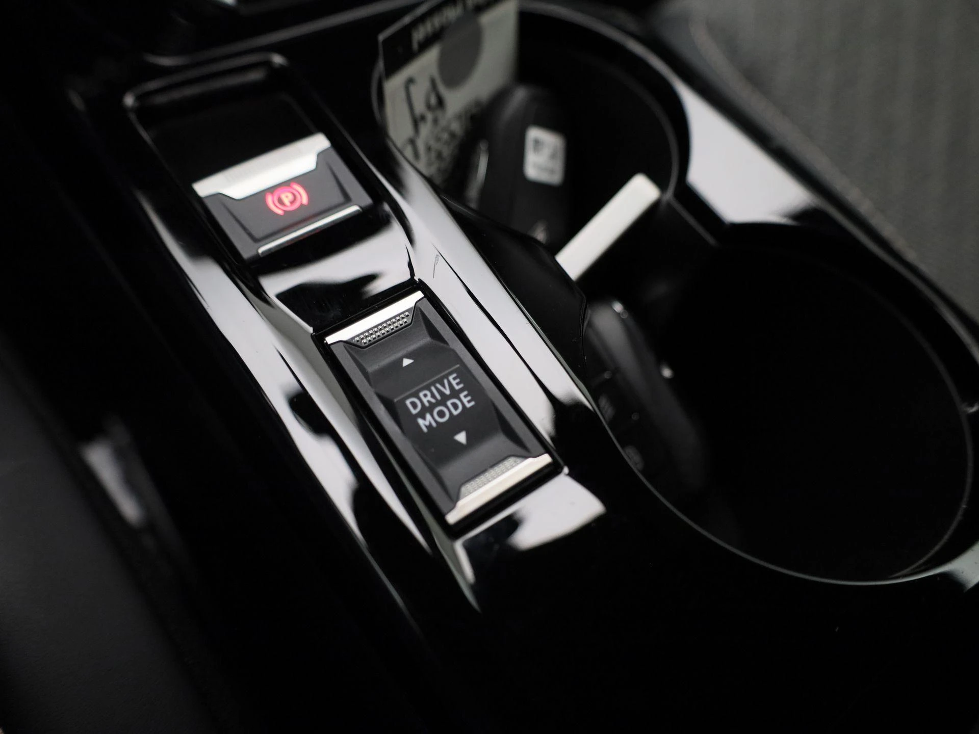 Peugeot-e-2008-image-26