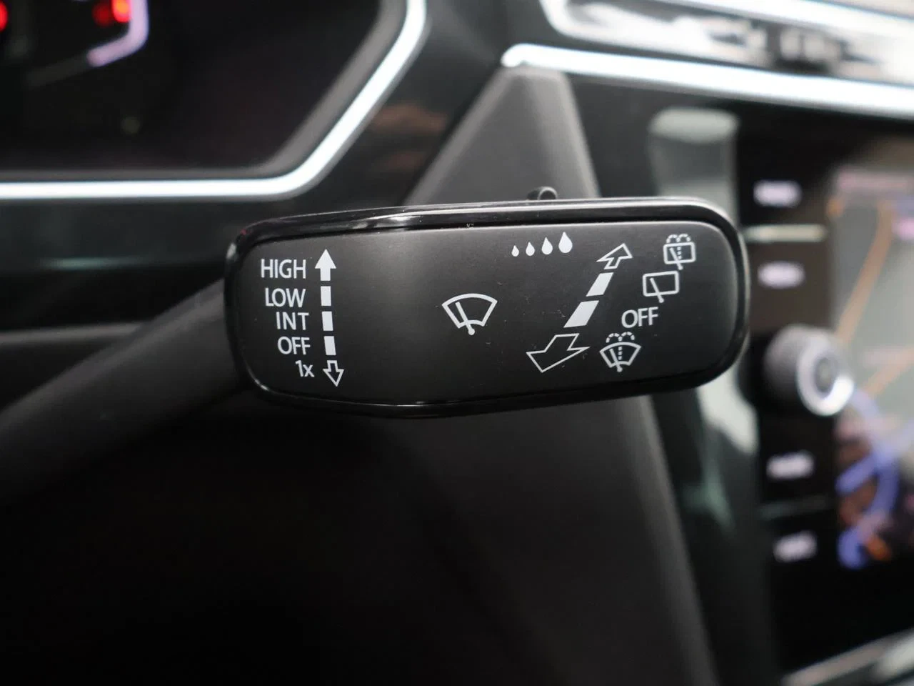 Volkswagen-Tiguan-image-23