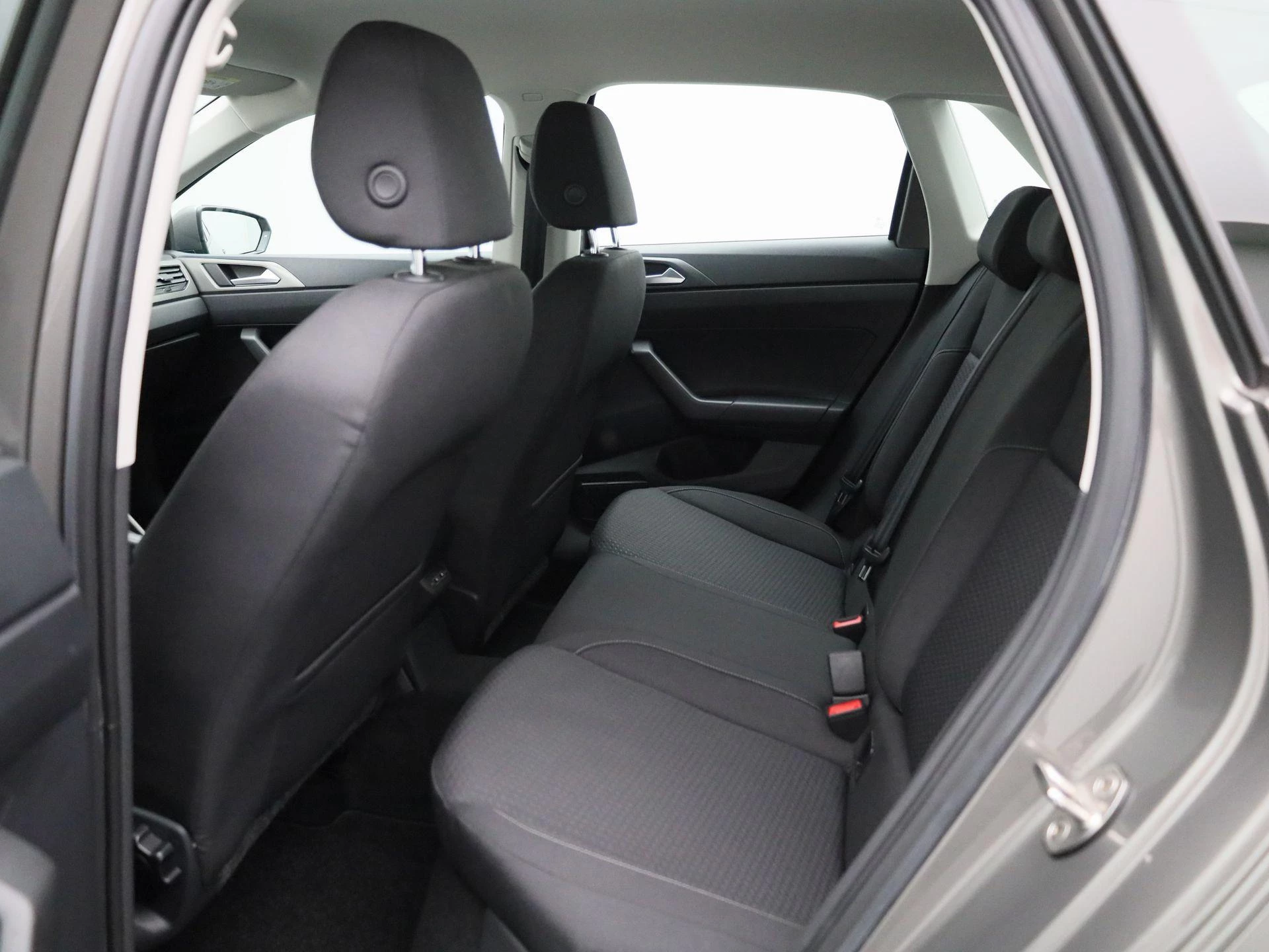 Volkswagen-Polo-image-9