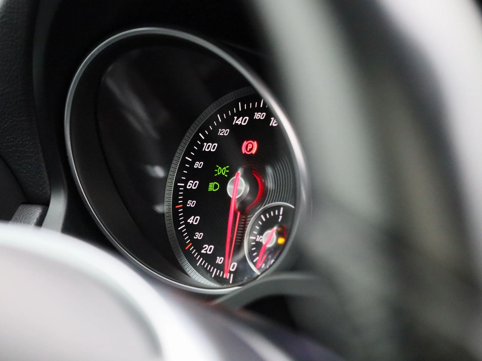 Mercedes-Benz-CLA-image-45