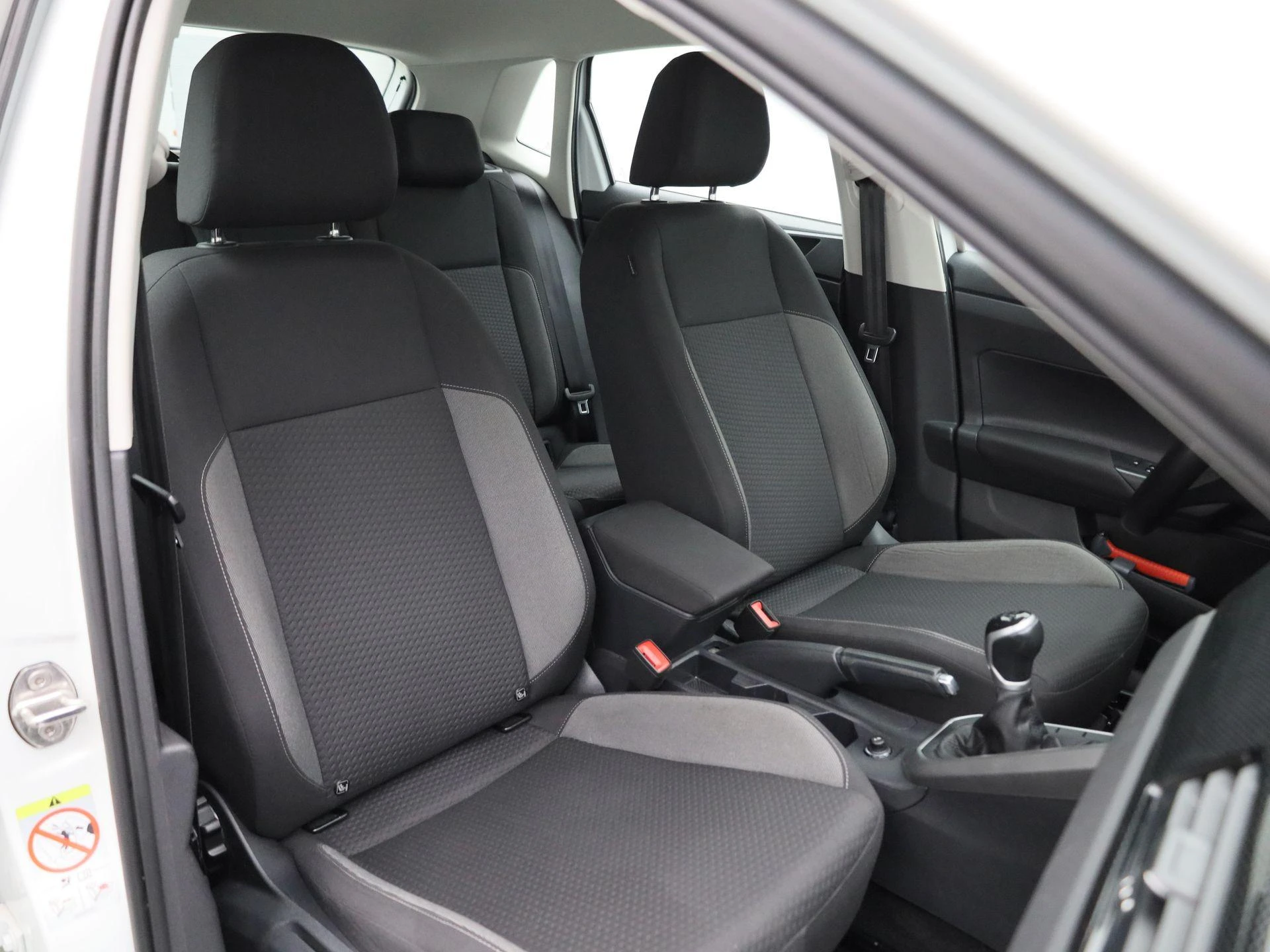 Volkswagen-Polo-image-31