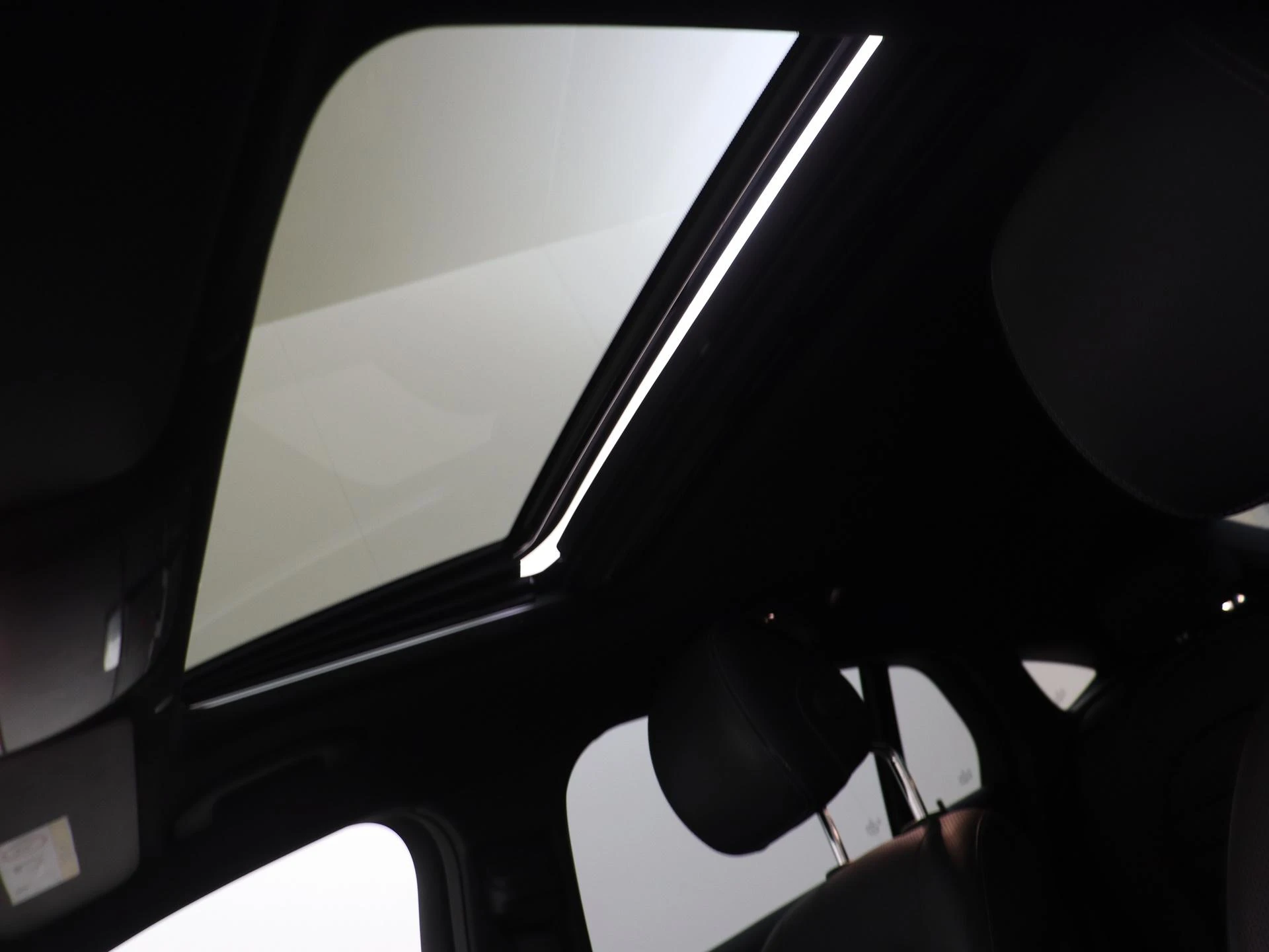 Mercedes-Benz-GLC-image-27