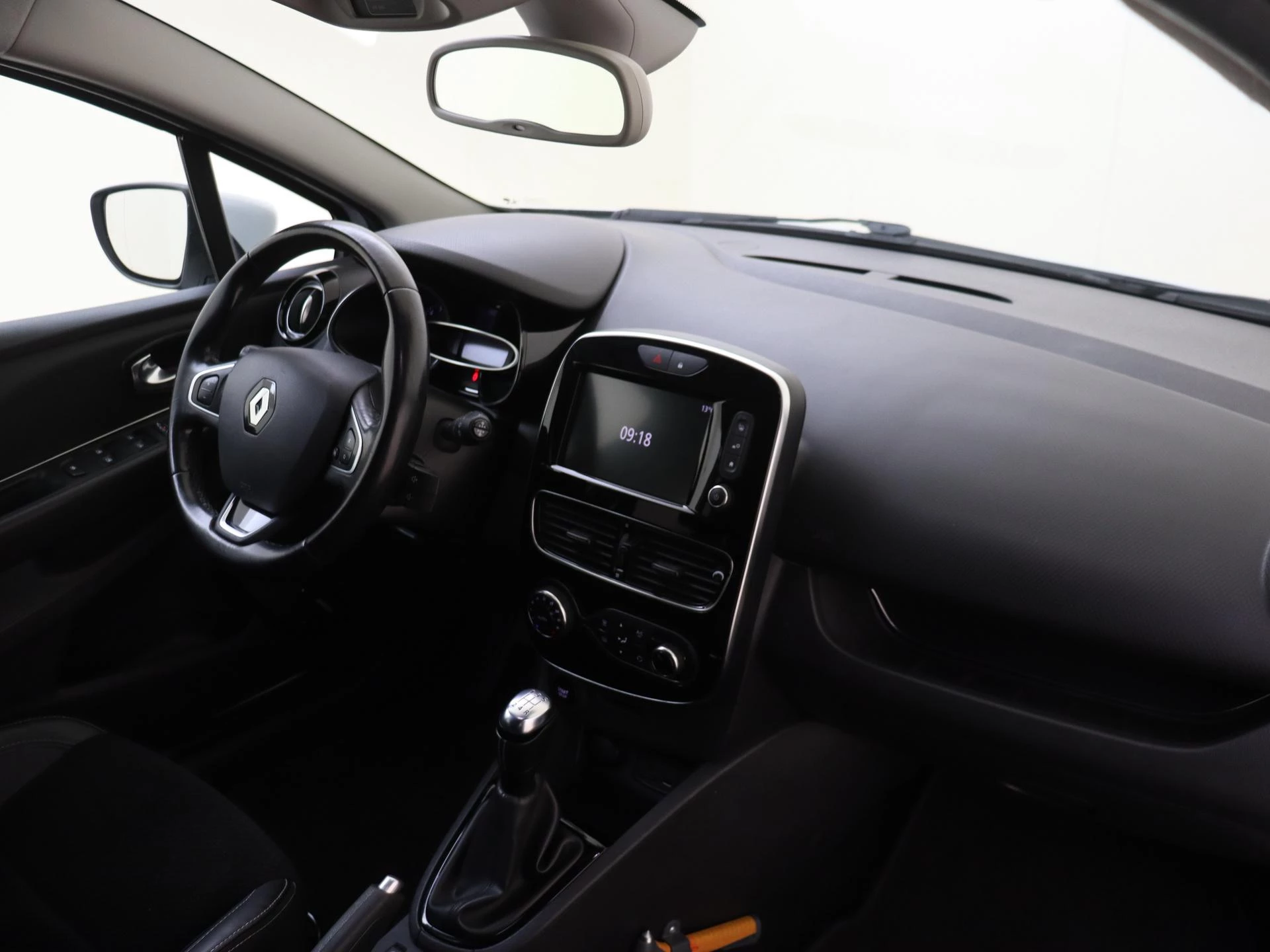 Renault-Clio-image-11