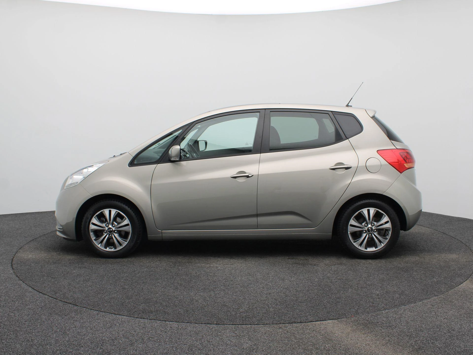 Kia-Venga-image-39