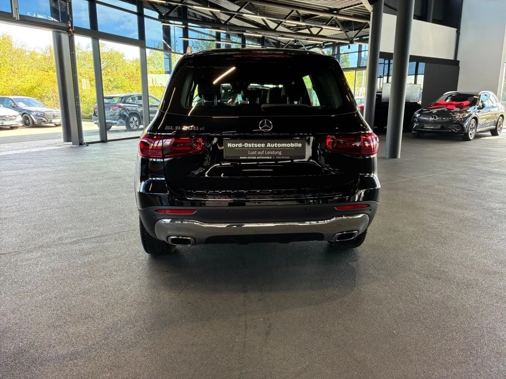 Mercedes-Benz-GLB 200 d-image-21