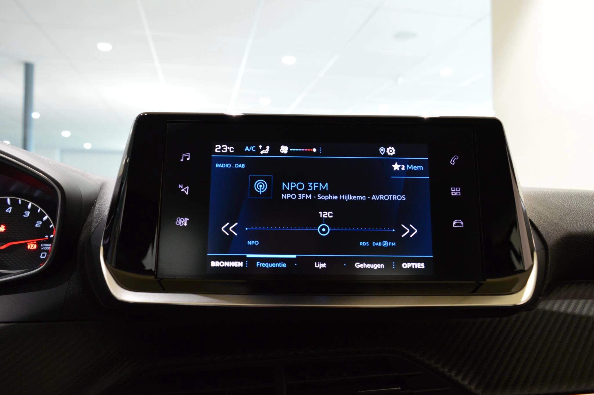 Peugeot-208-image-15