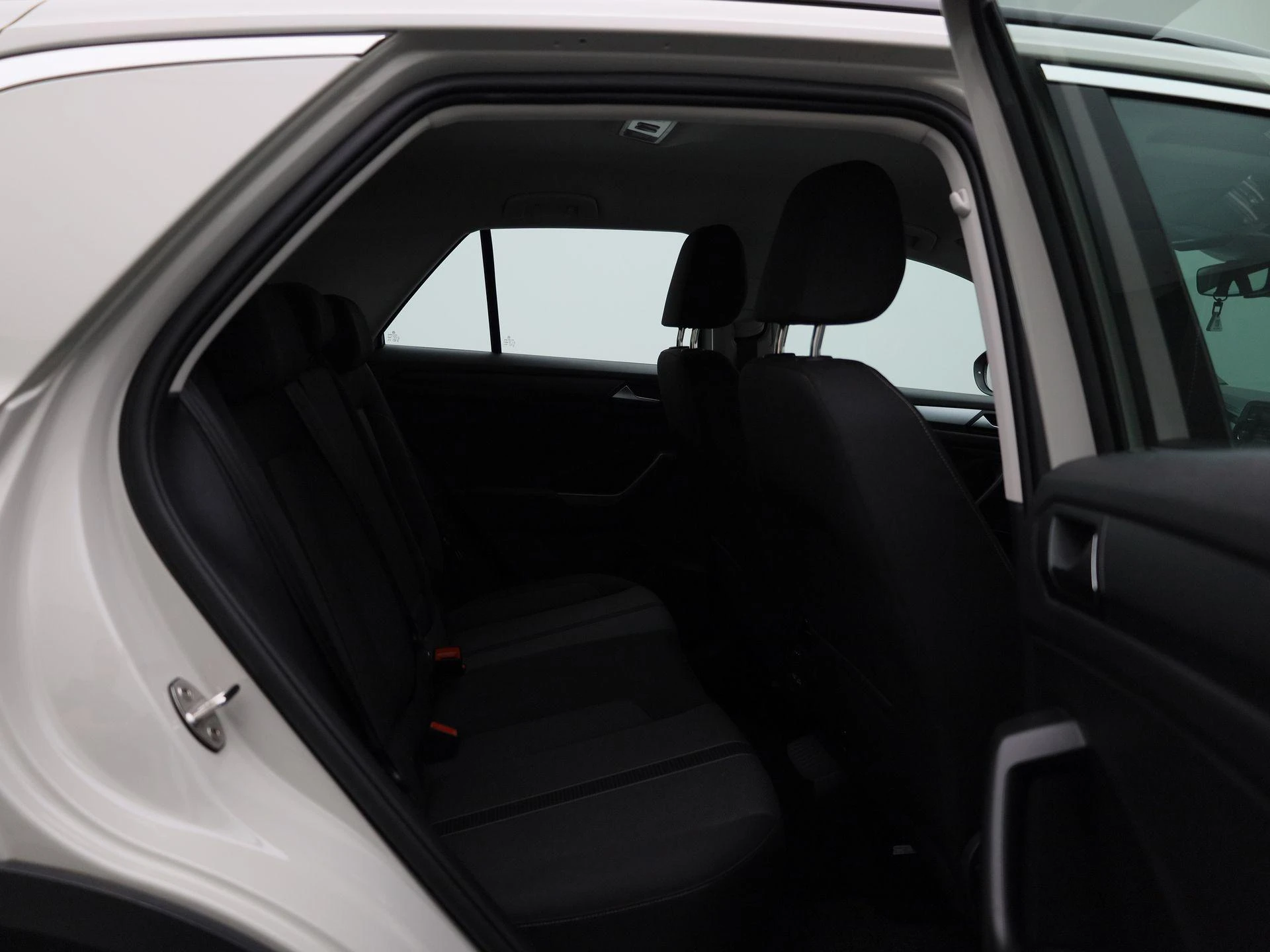 Volkswagen-T-Roc-image-37